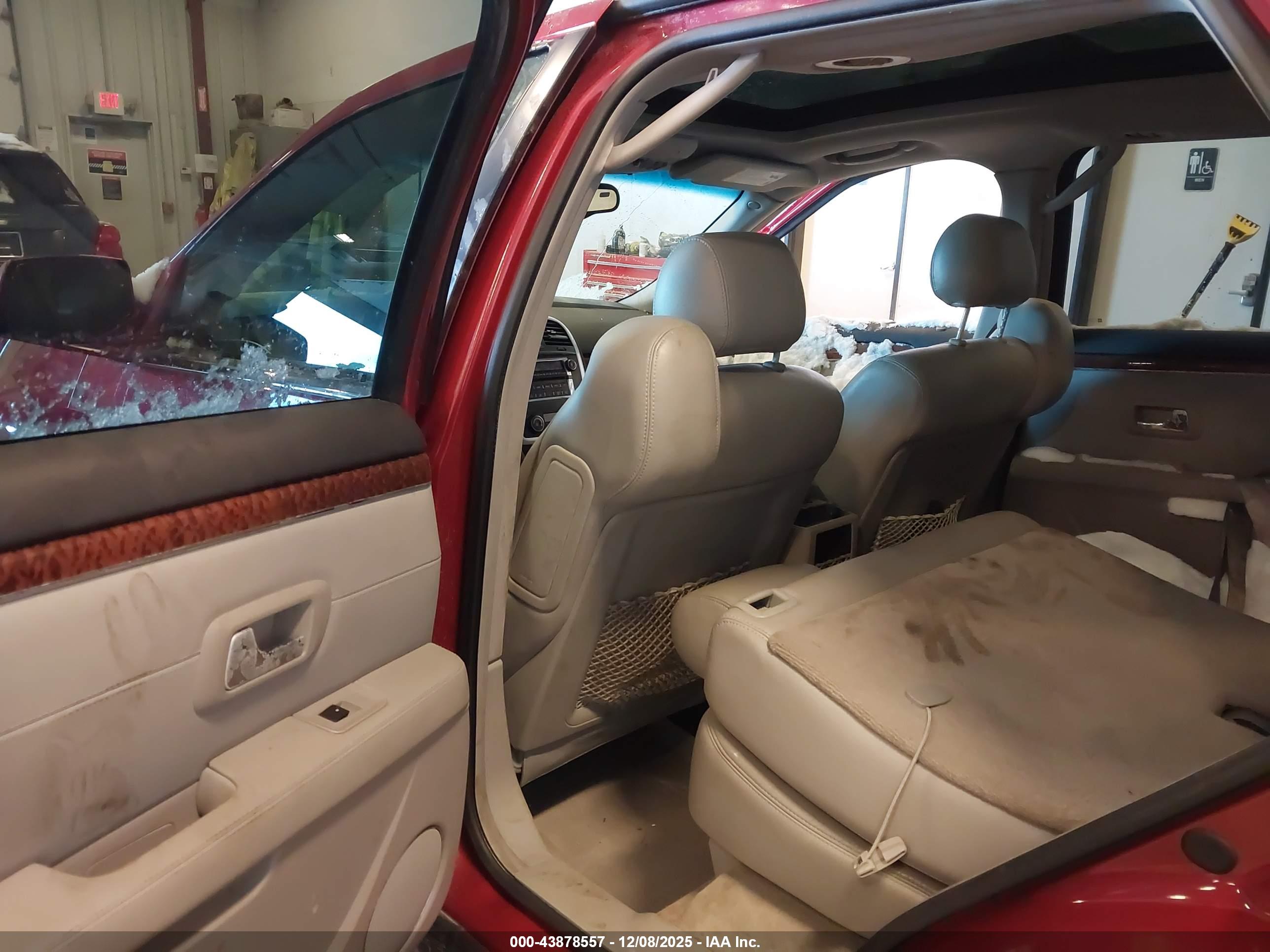 CADILLAC SRX image 8