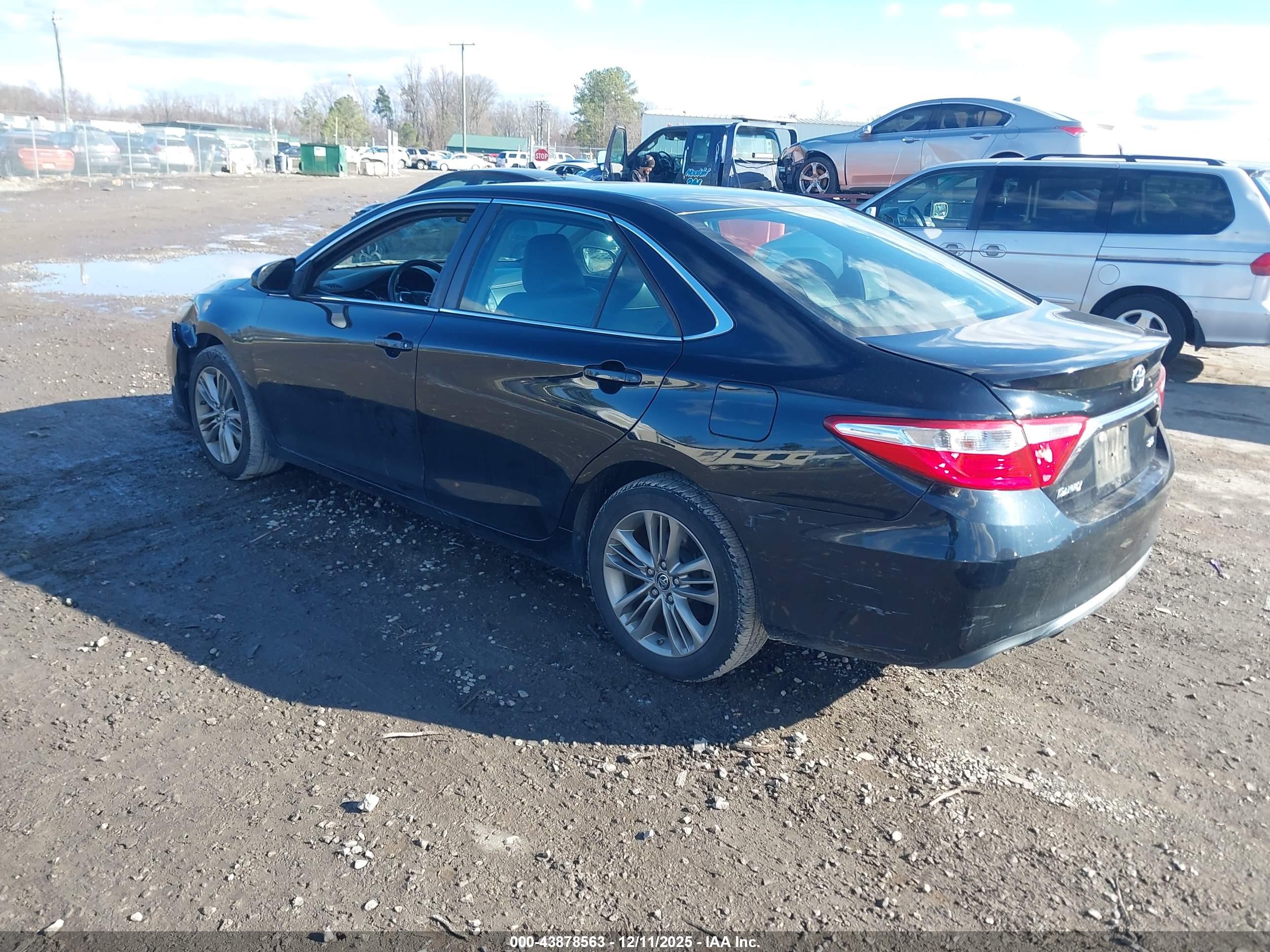 TOYOTA CAMRY image 3