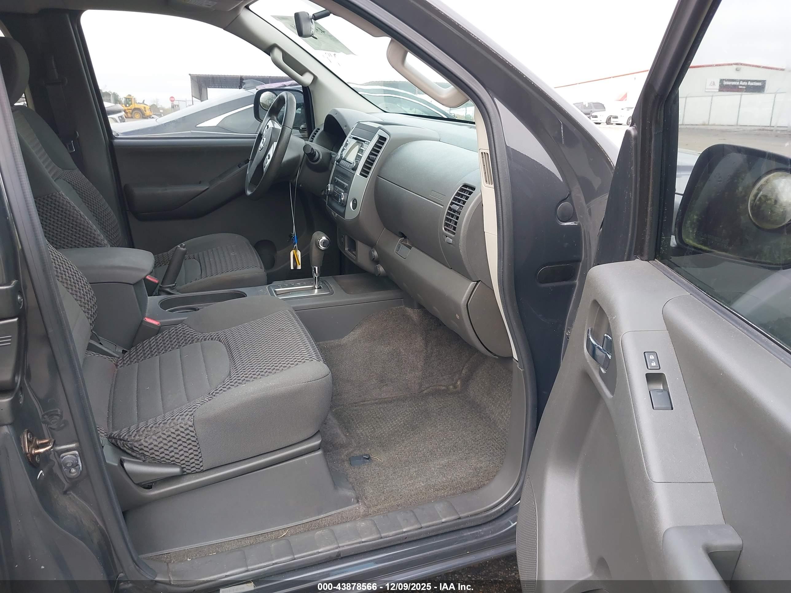 NISSAN FRONTIER image 5
