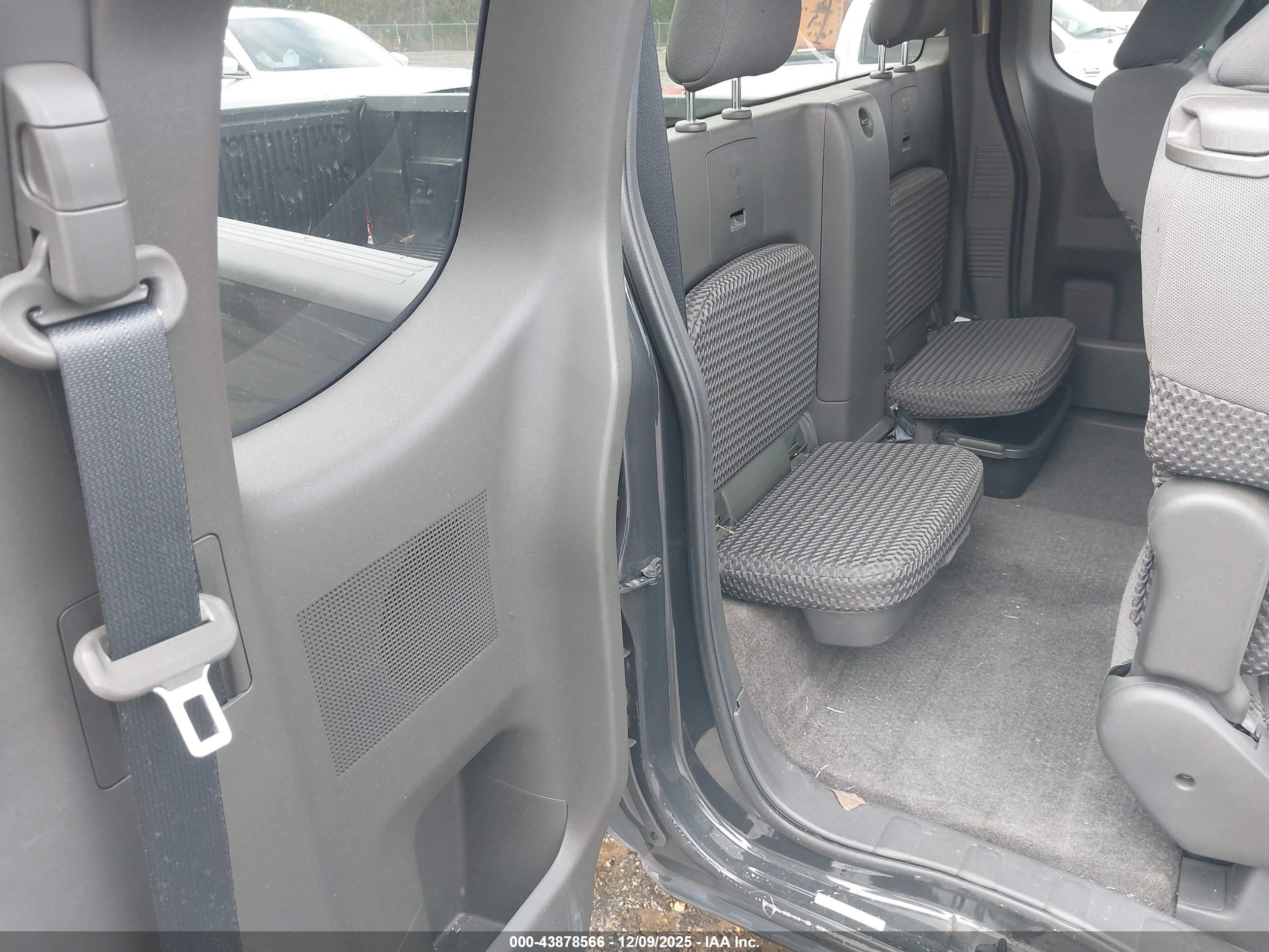 NISSAN FRONTIER image 8
