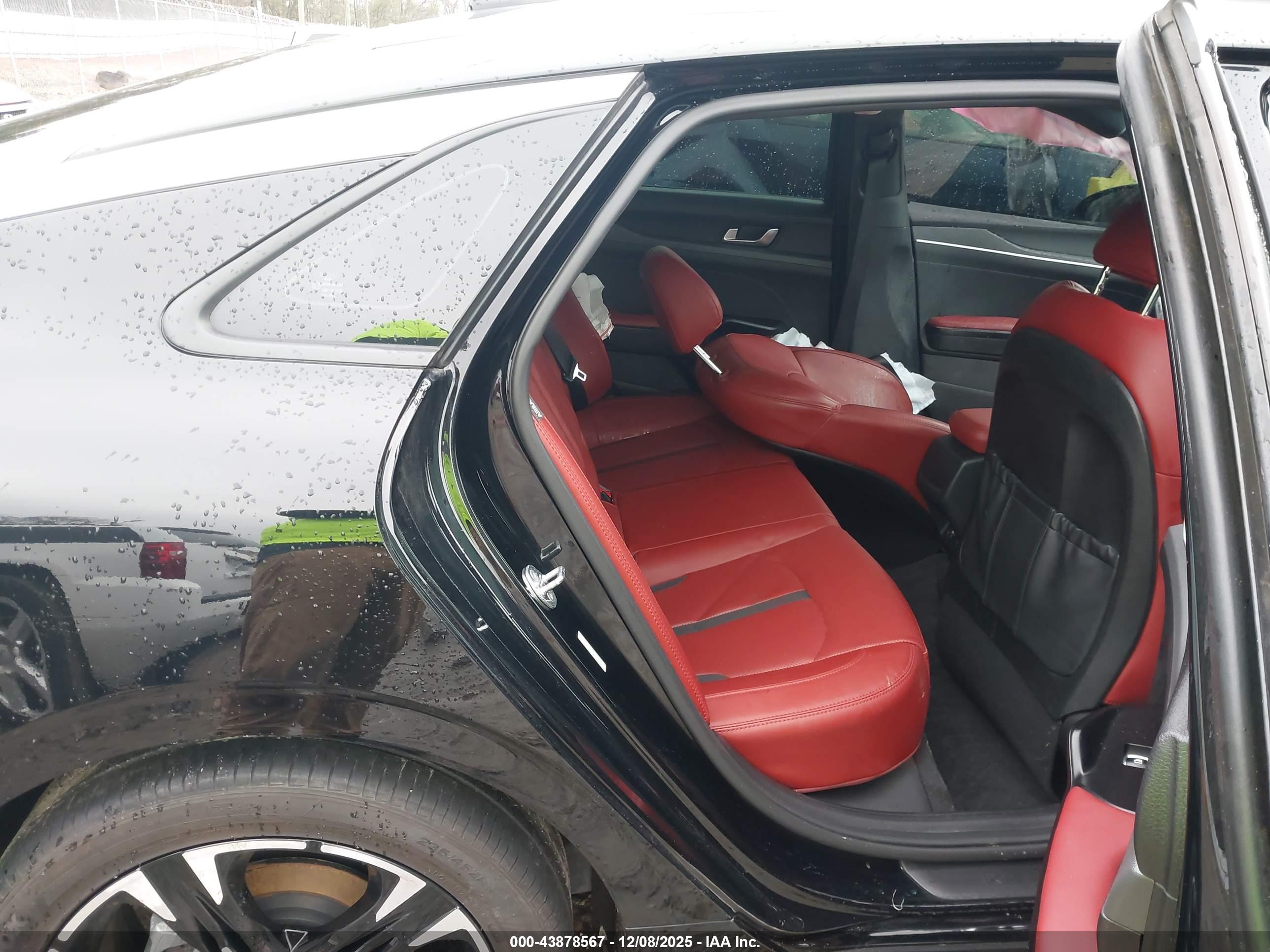 KIA K5 image 8