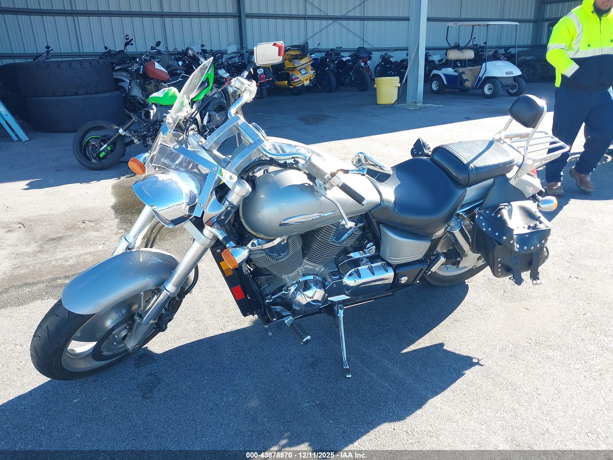 HONDA VTX1800 image 2
