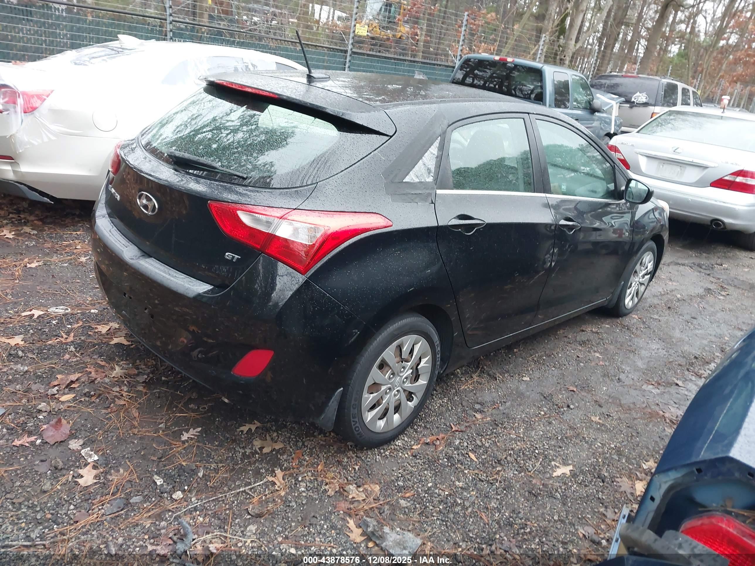 HYUNDAI ELANTRA image 4