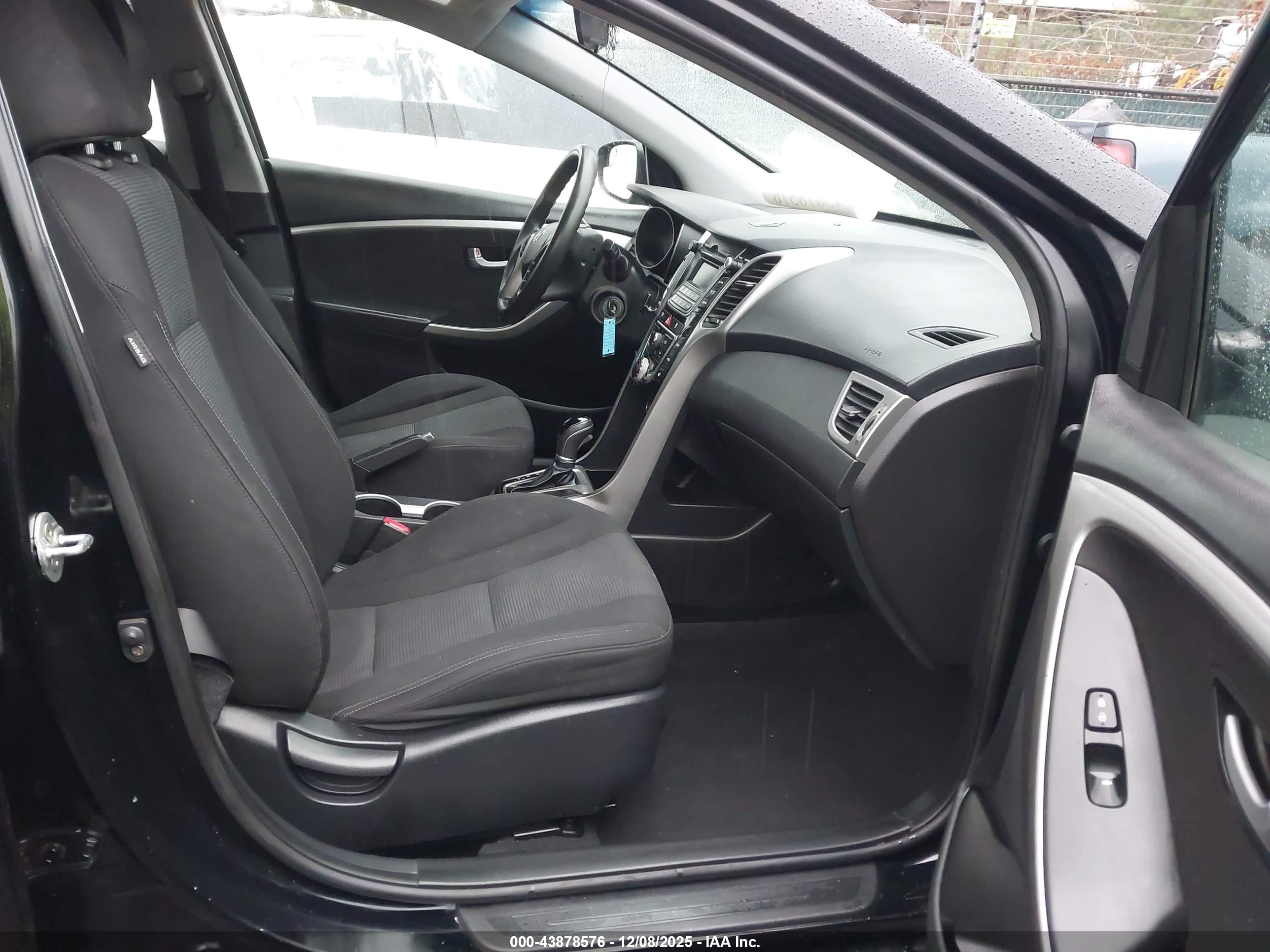 HYUNDAI ELANTRA image 5