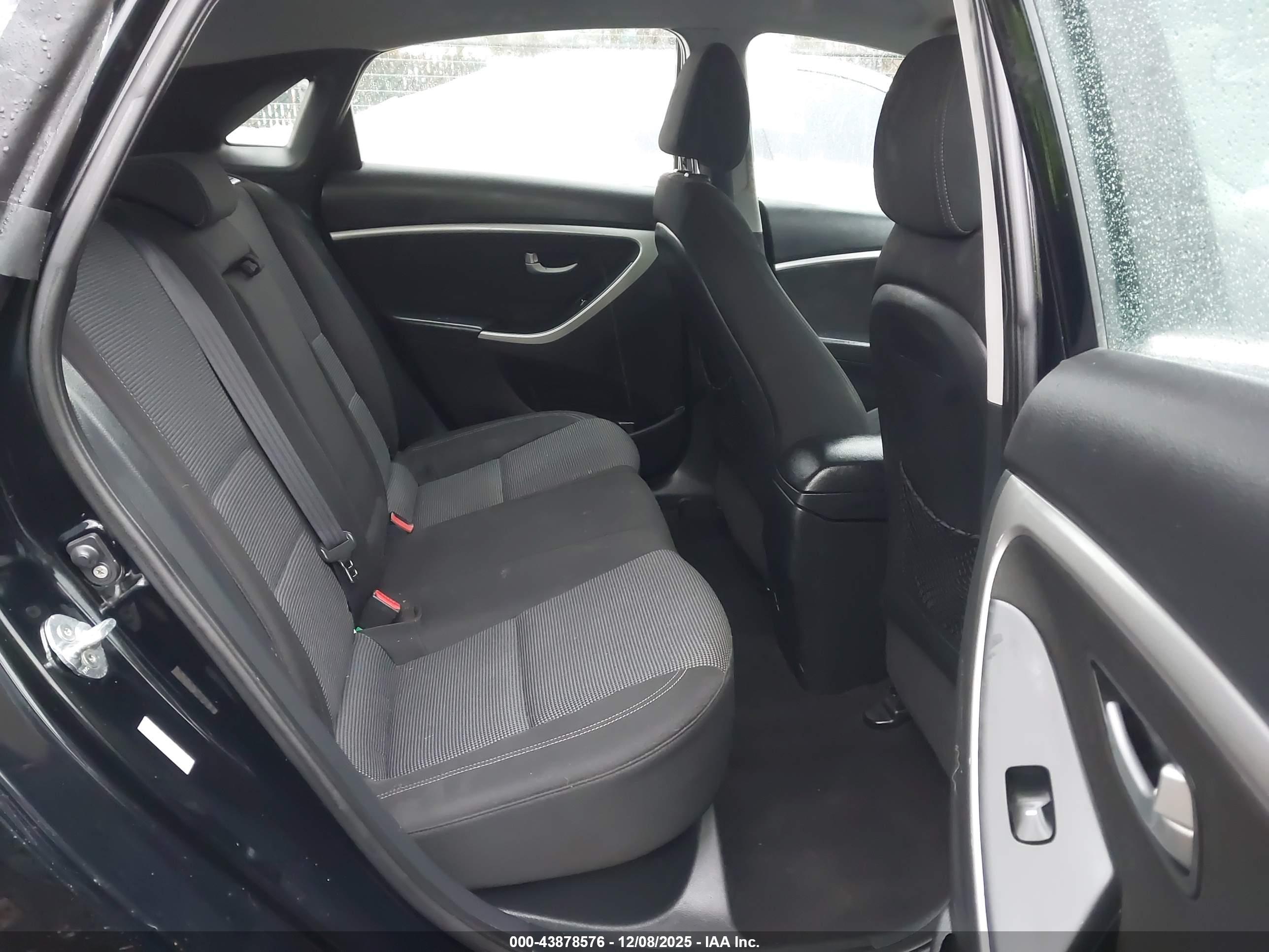 HYUNDAI ELANTRA image 8