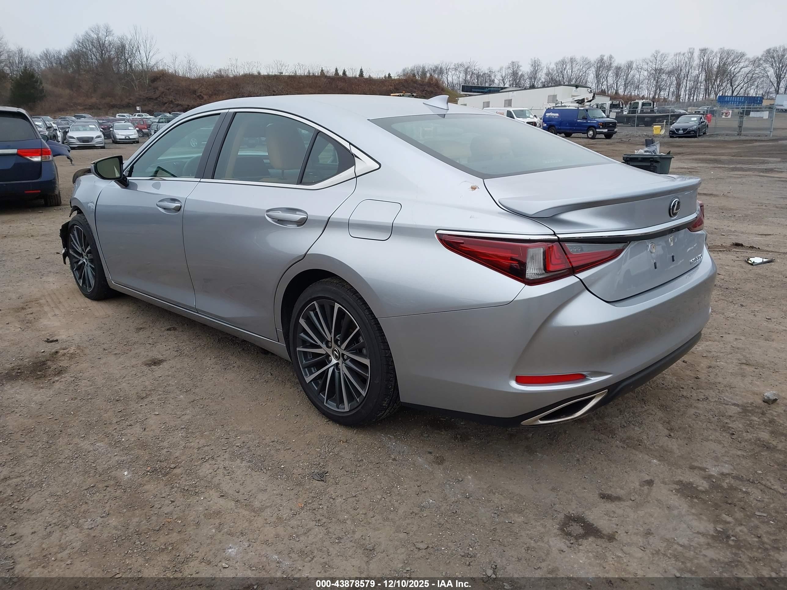 LEXUS ES image 3