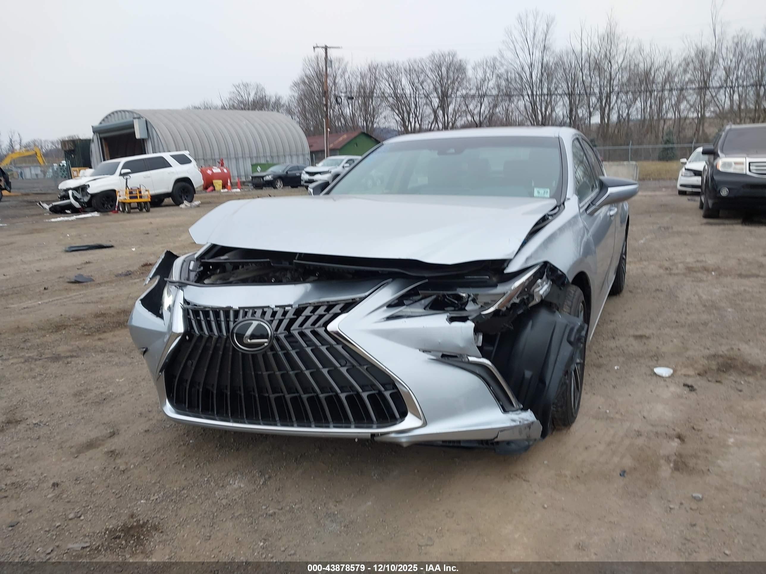LEXUS ES image 6
