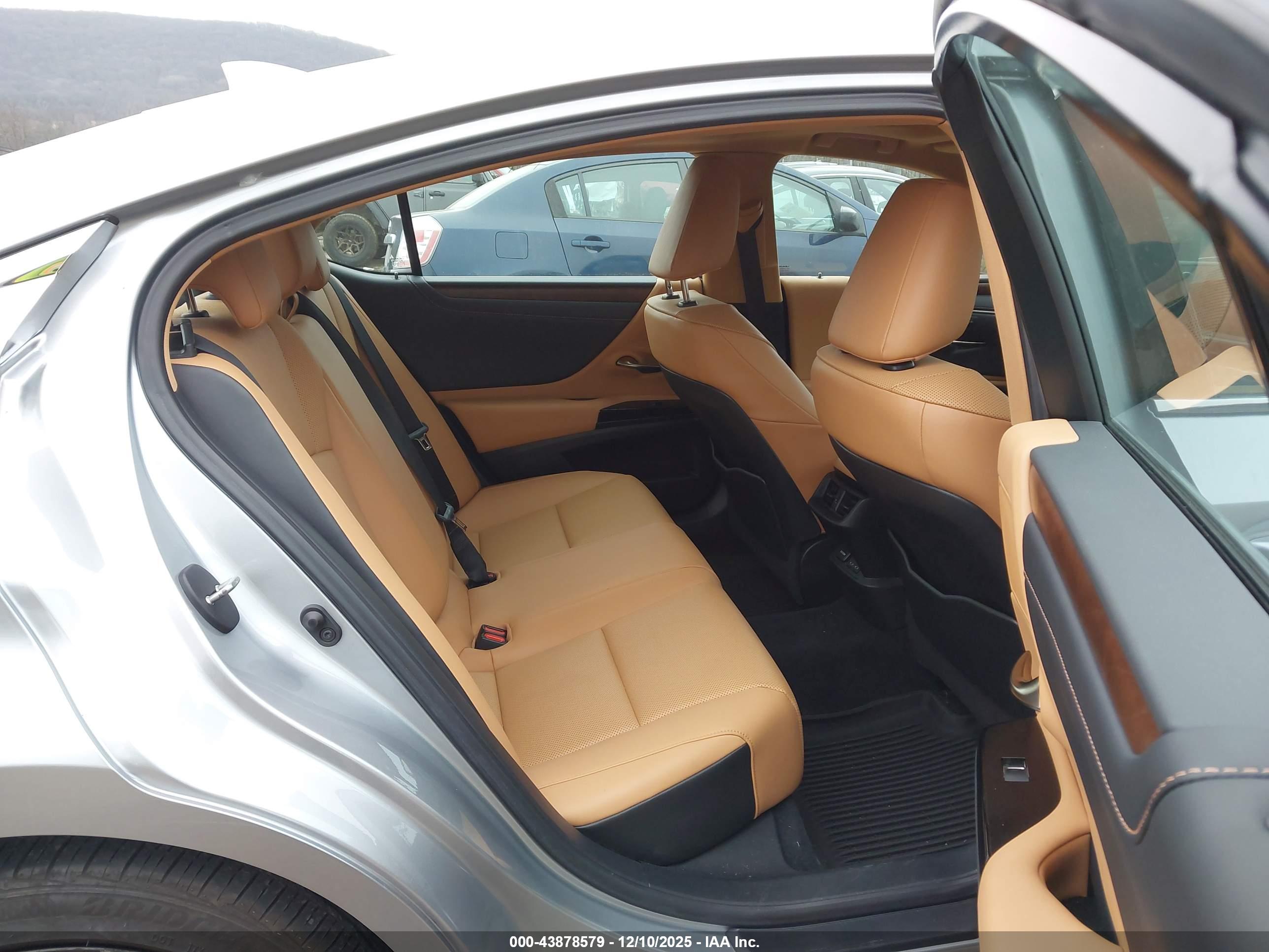 LEXUS ES image 8