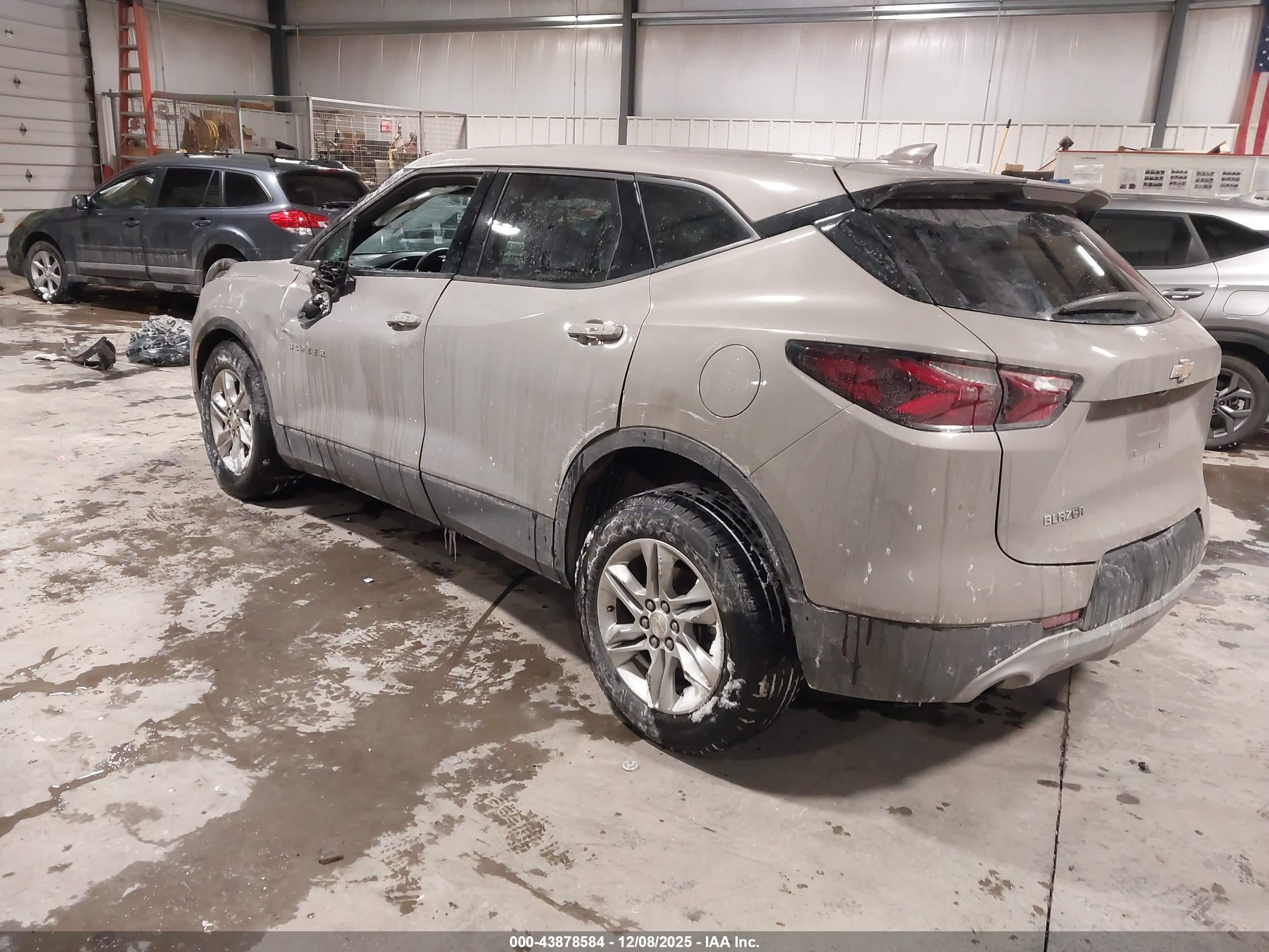 CHEVROLET BLAZER image 3