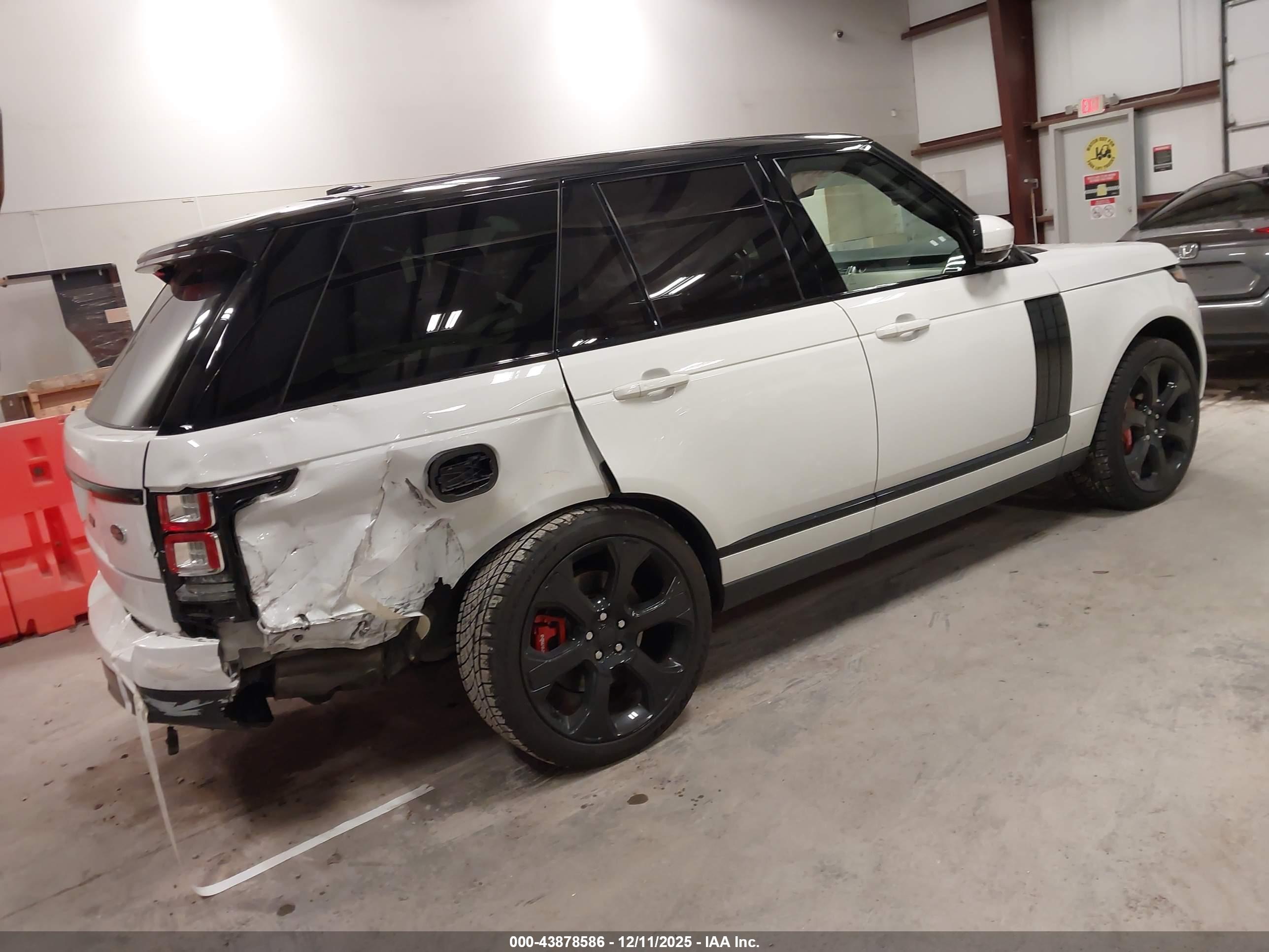 LAND ROVER image 4