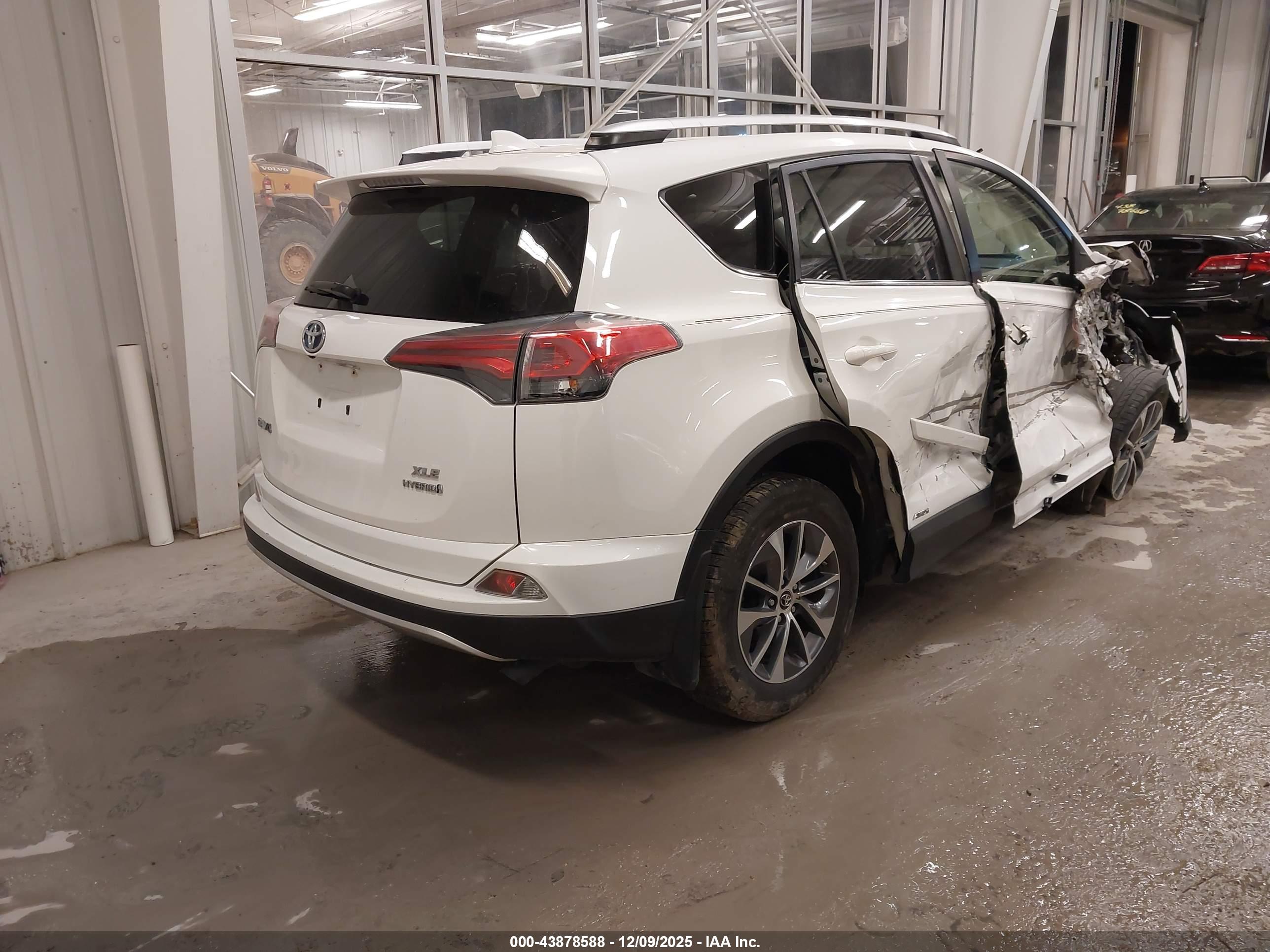 TOYOTA RAV4 image 4