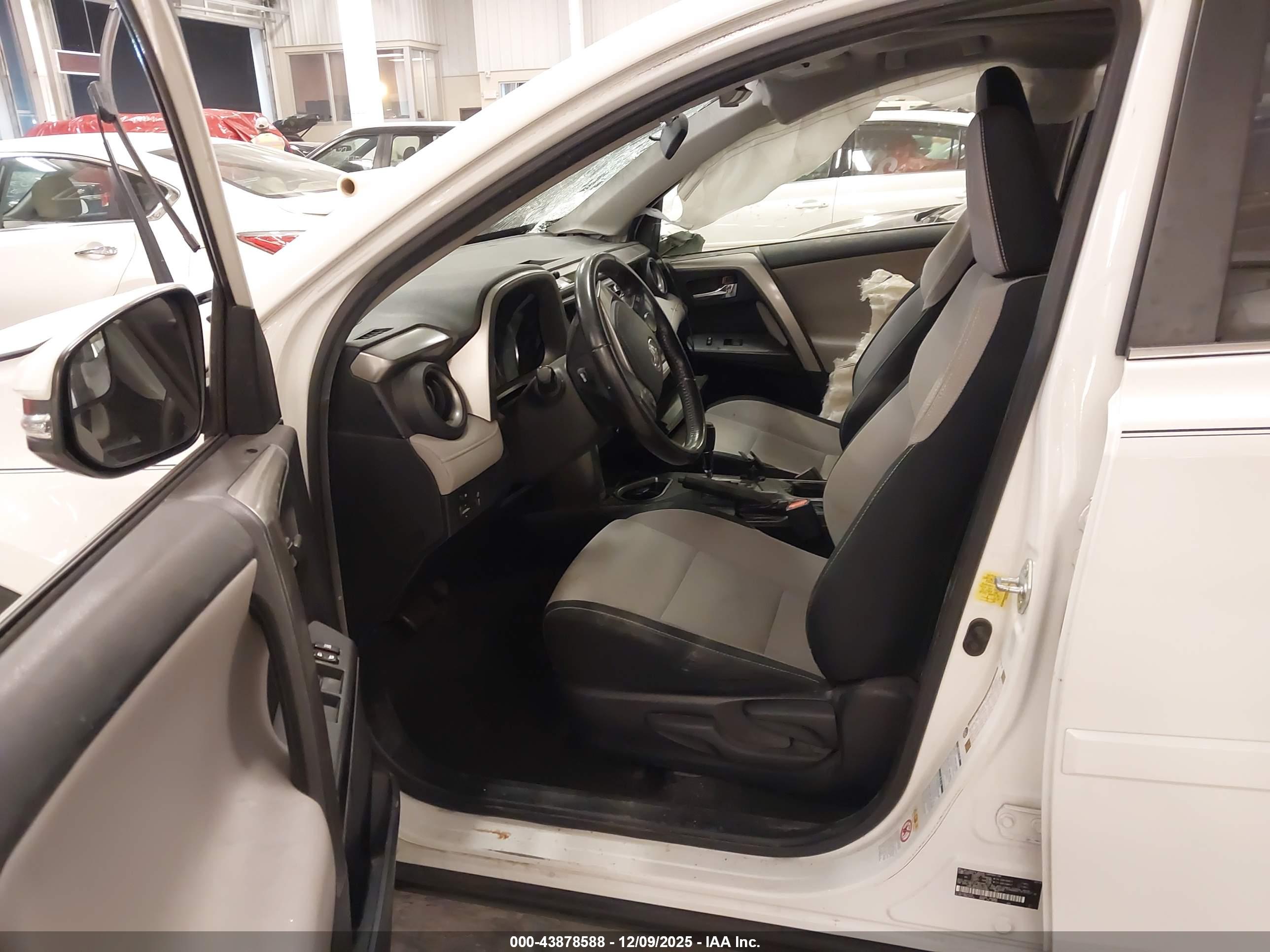 TOYOTA RAV4 image 5