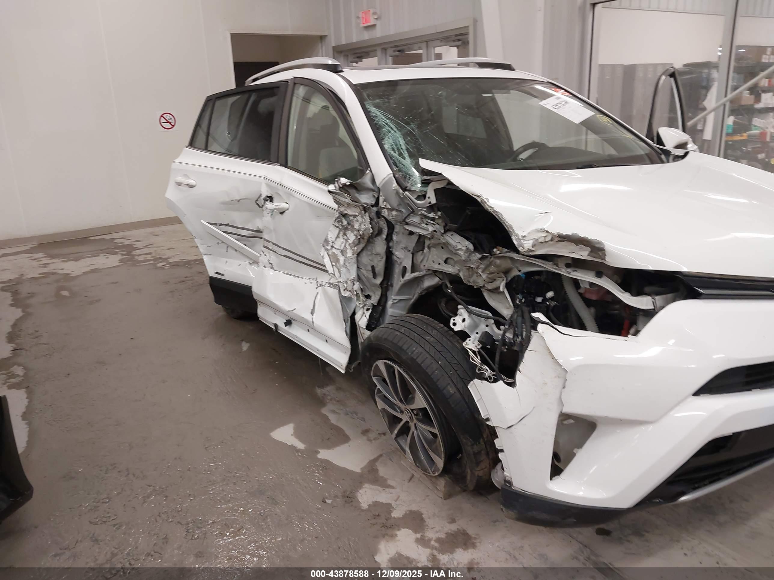 TOYOTA RAV4 image 6