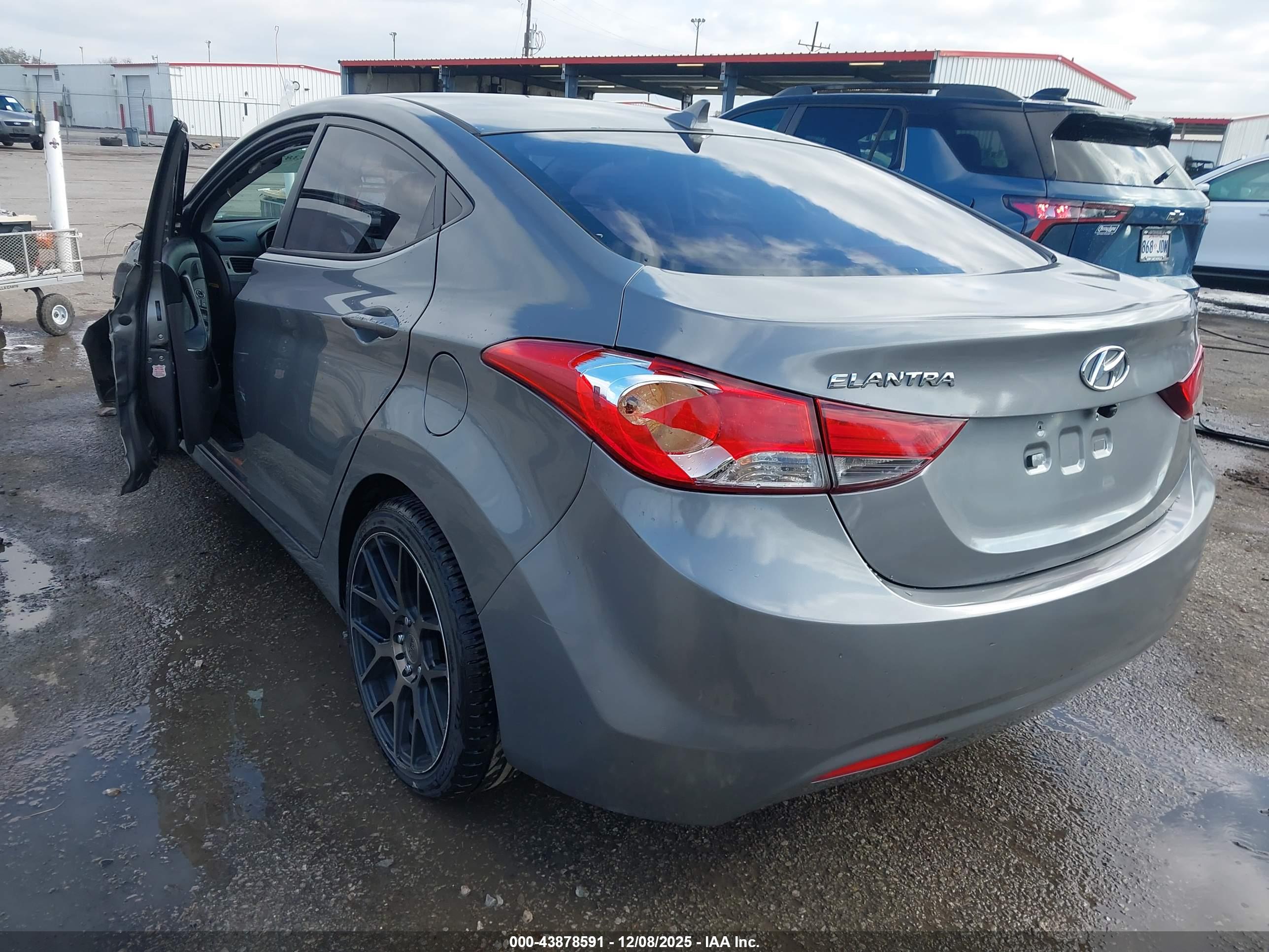 HYUNDAI ELANTRA image 3