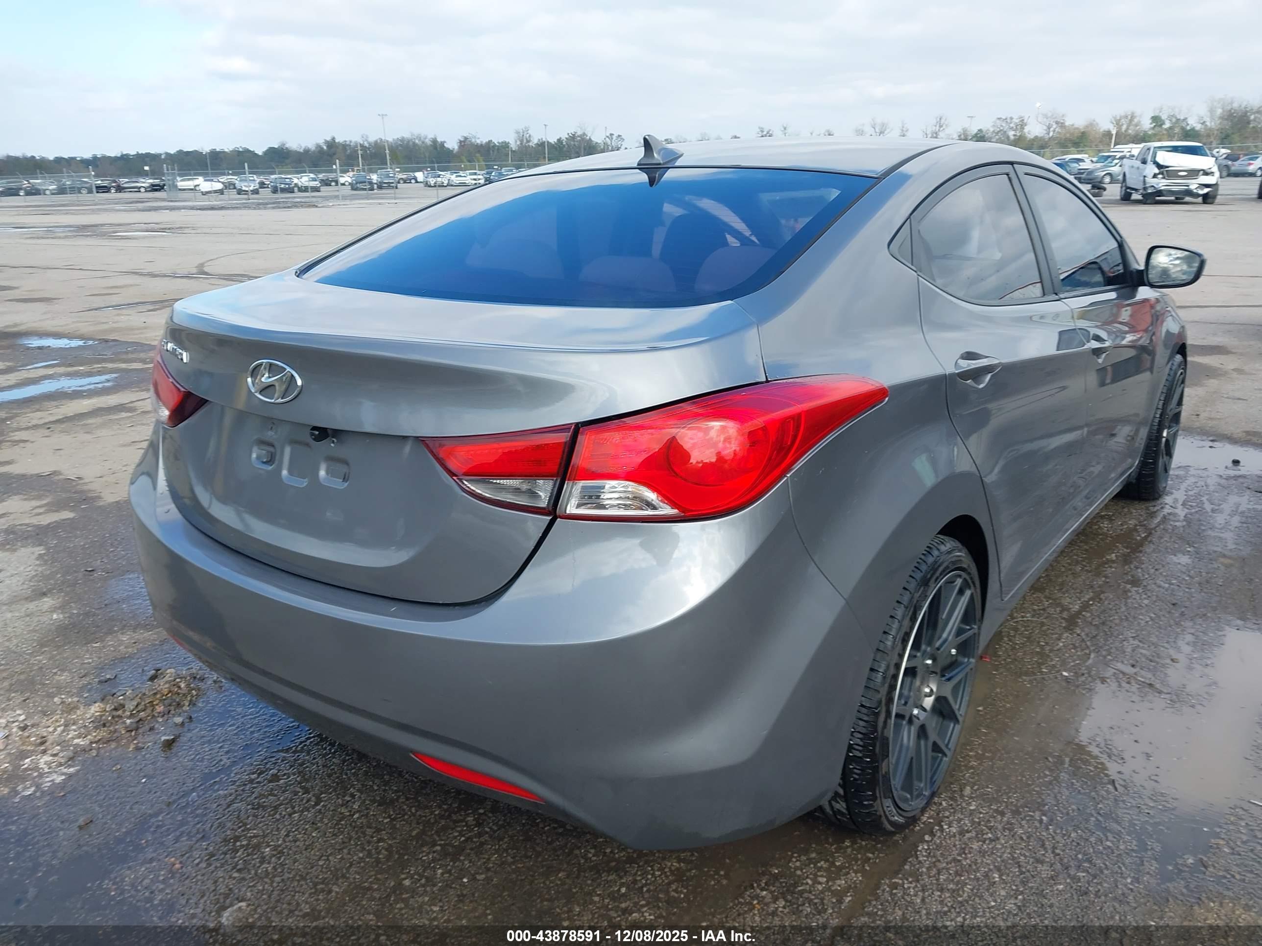 HYUNDAI ELANTRA image 4