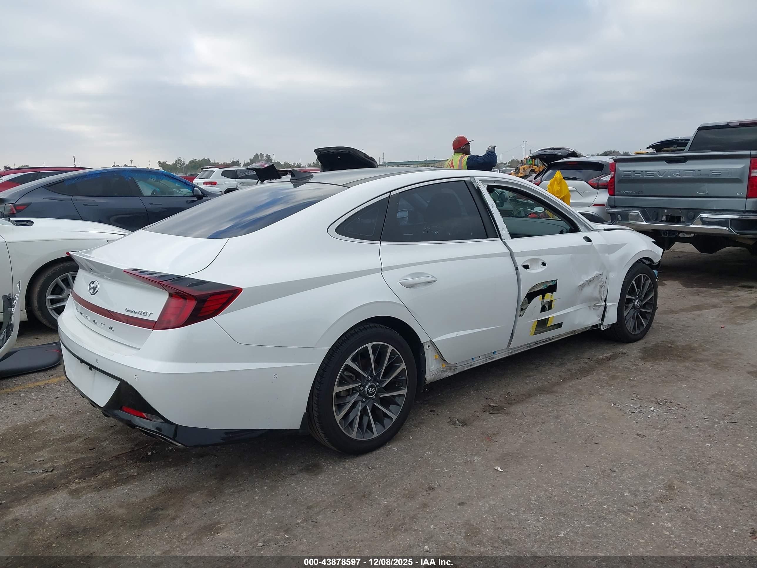 HYUNDAI SONATA image 4