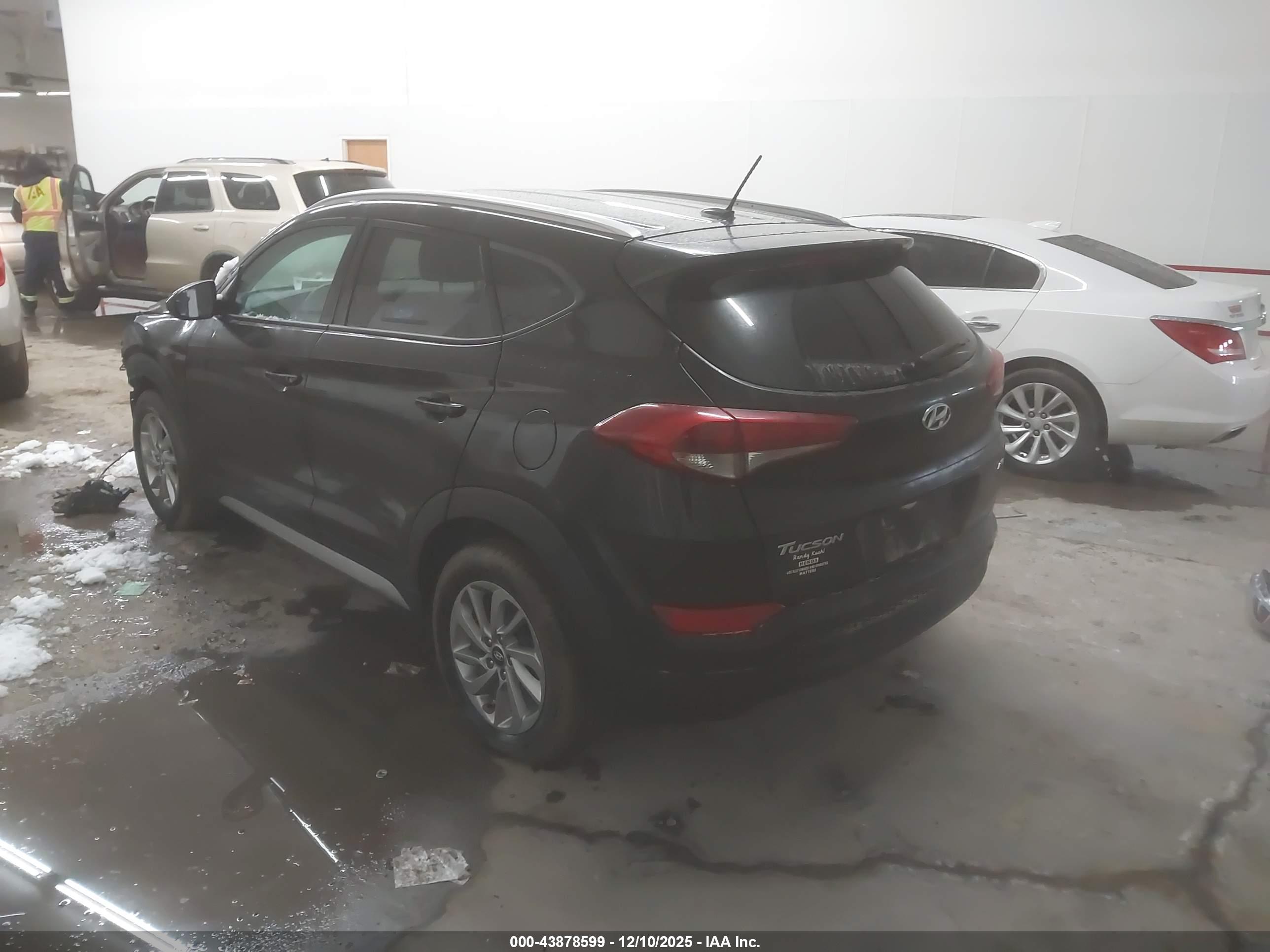 HYUNDAI TUCSON image 3