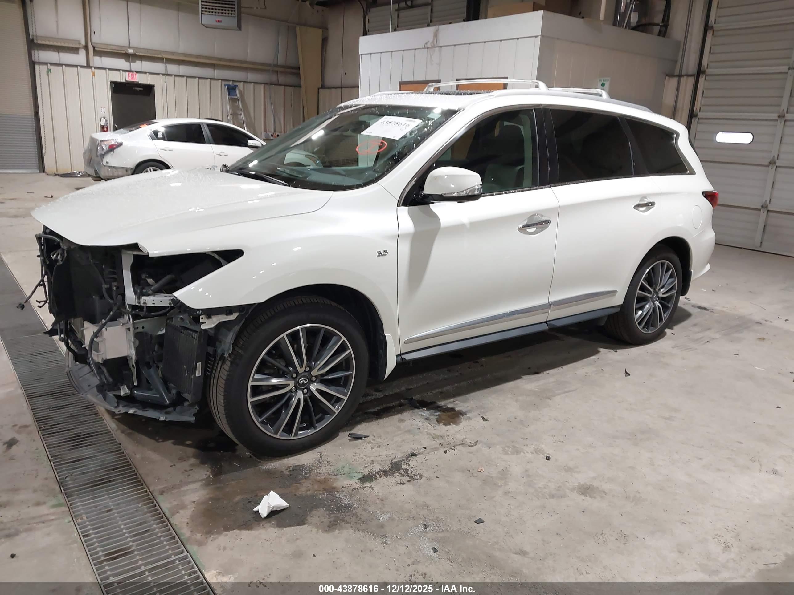 INFINITI QX60 image 2