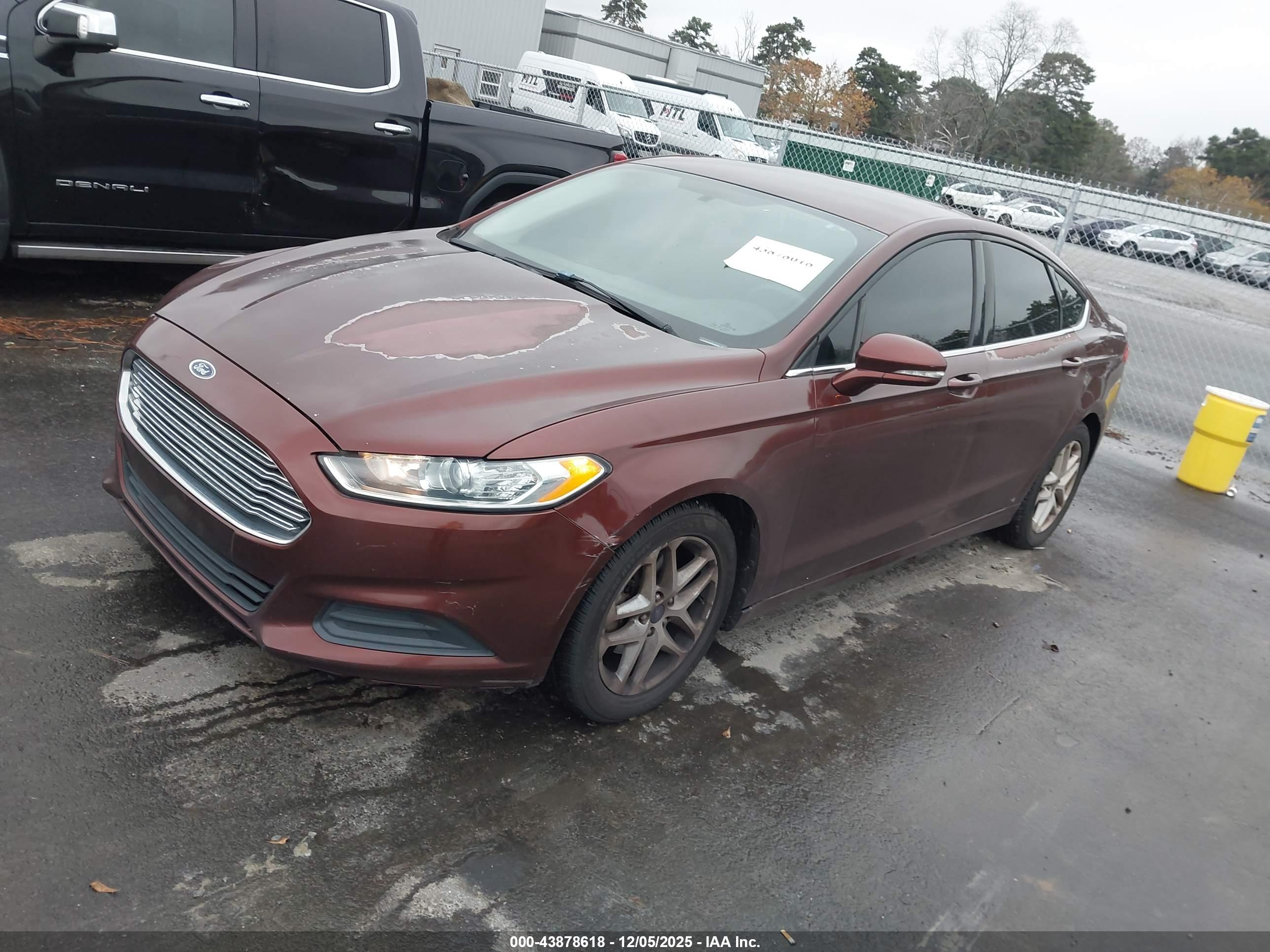 FORD FUSION image 2