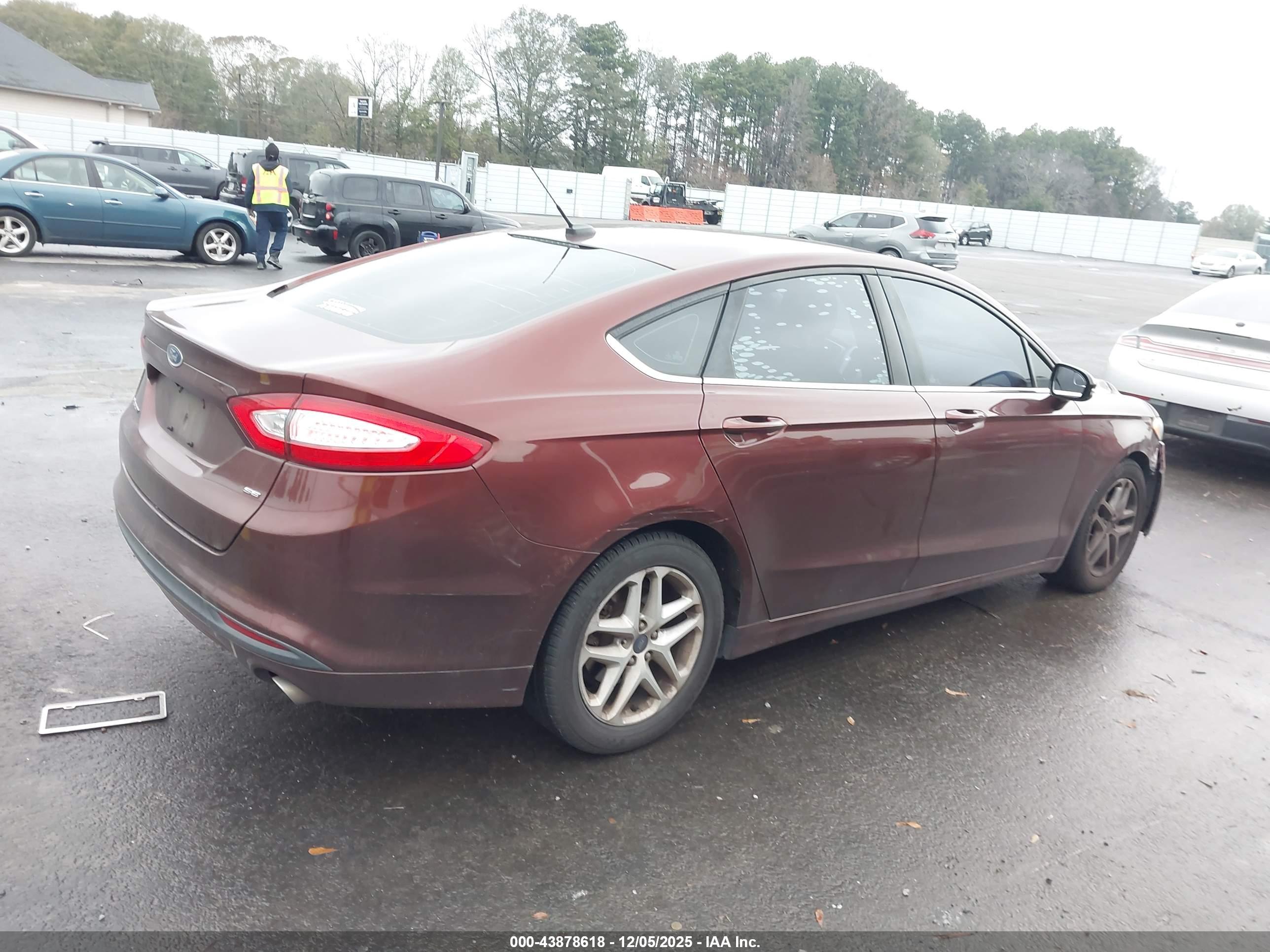 FORD FUSION image 4