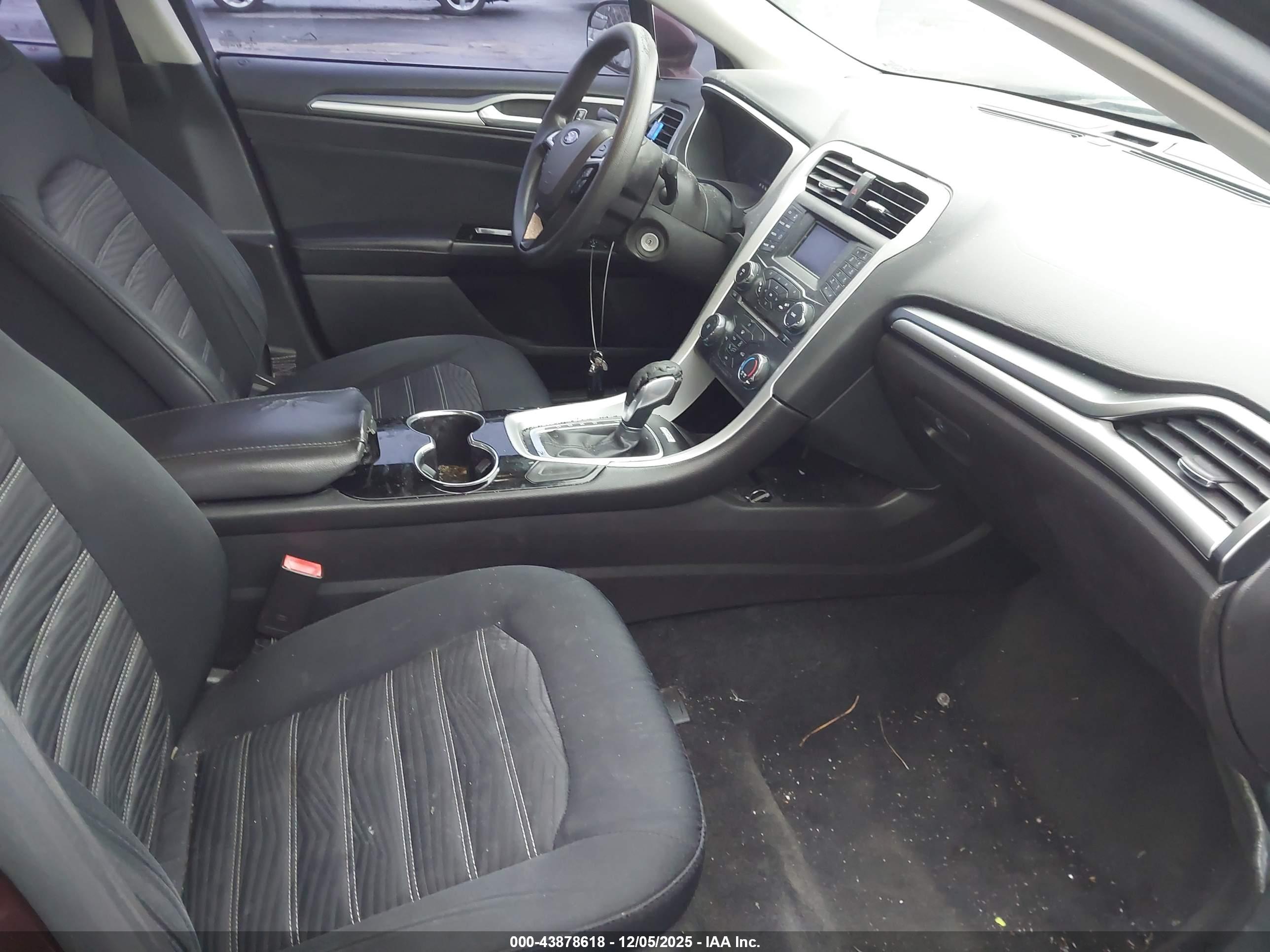 FORD FUSION image 5
