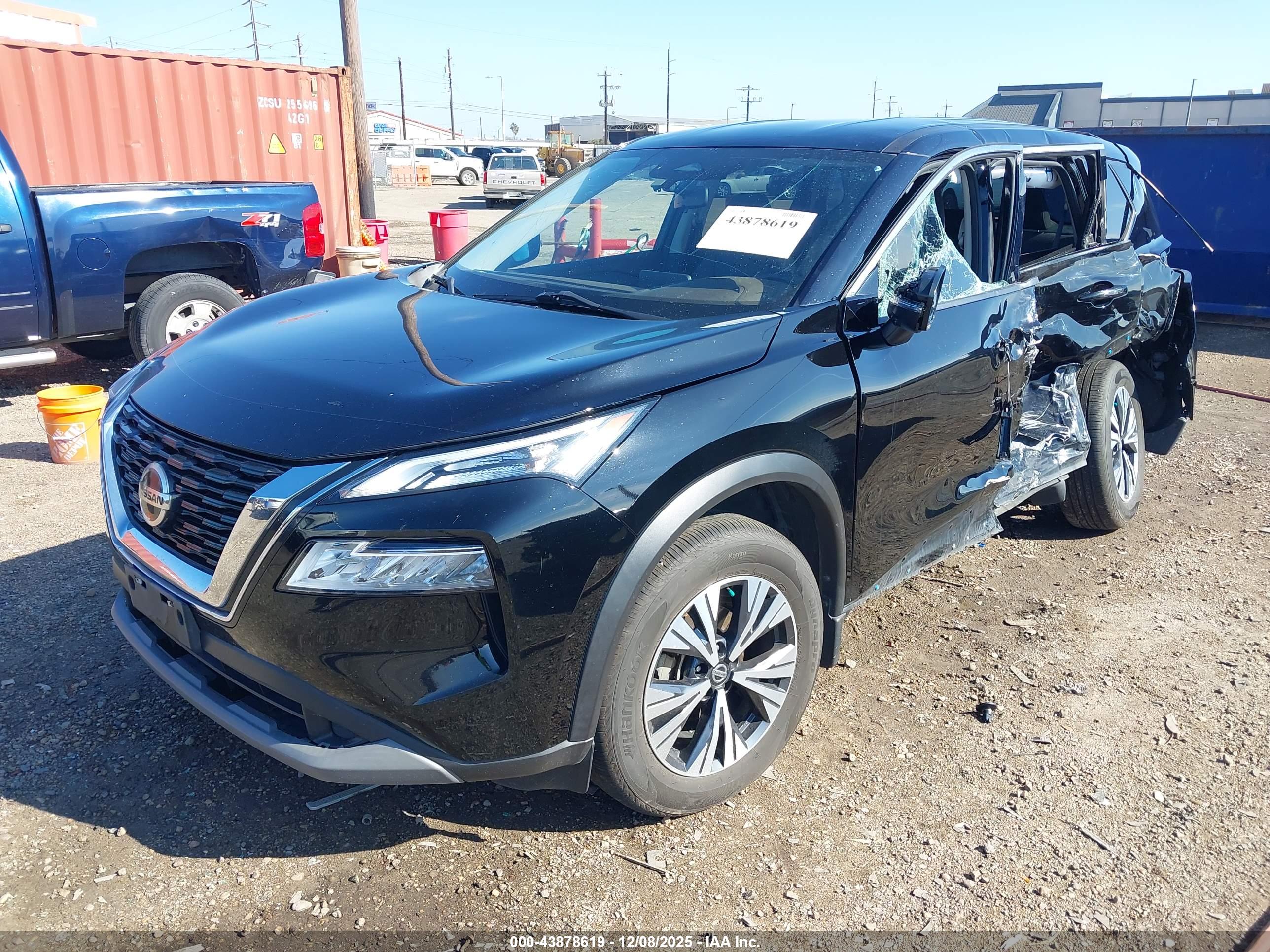 NISSAN ROGUE image 2