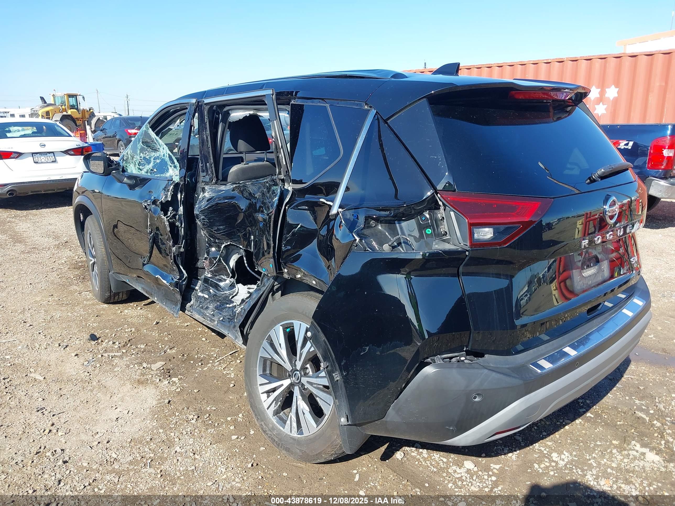 NISSAN ROGUE image 3