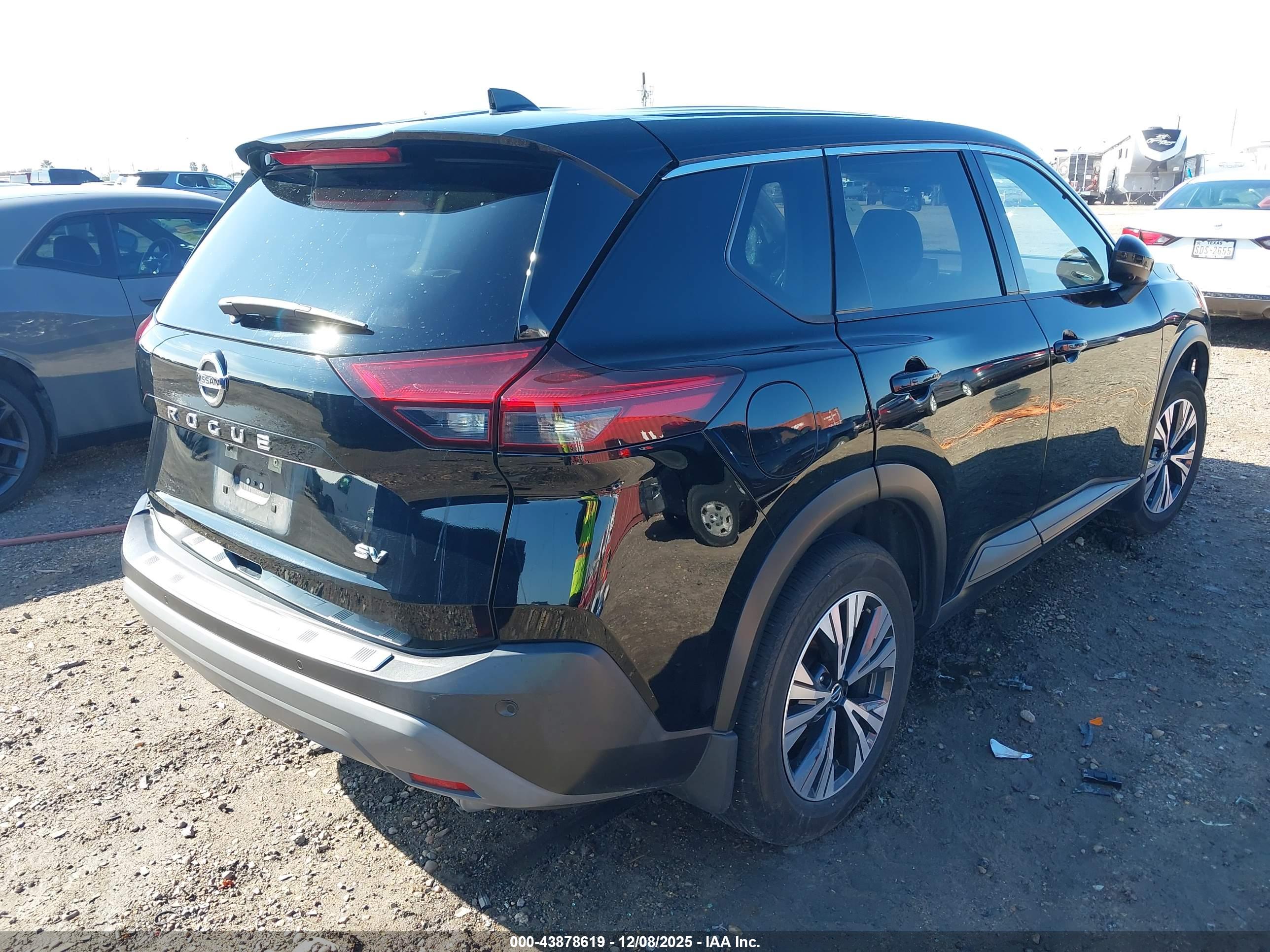 NISSAN ROGUE image 4