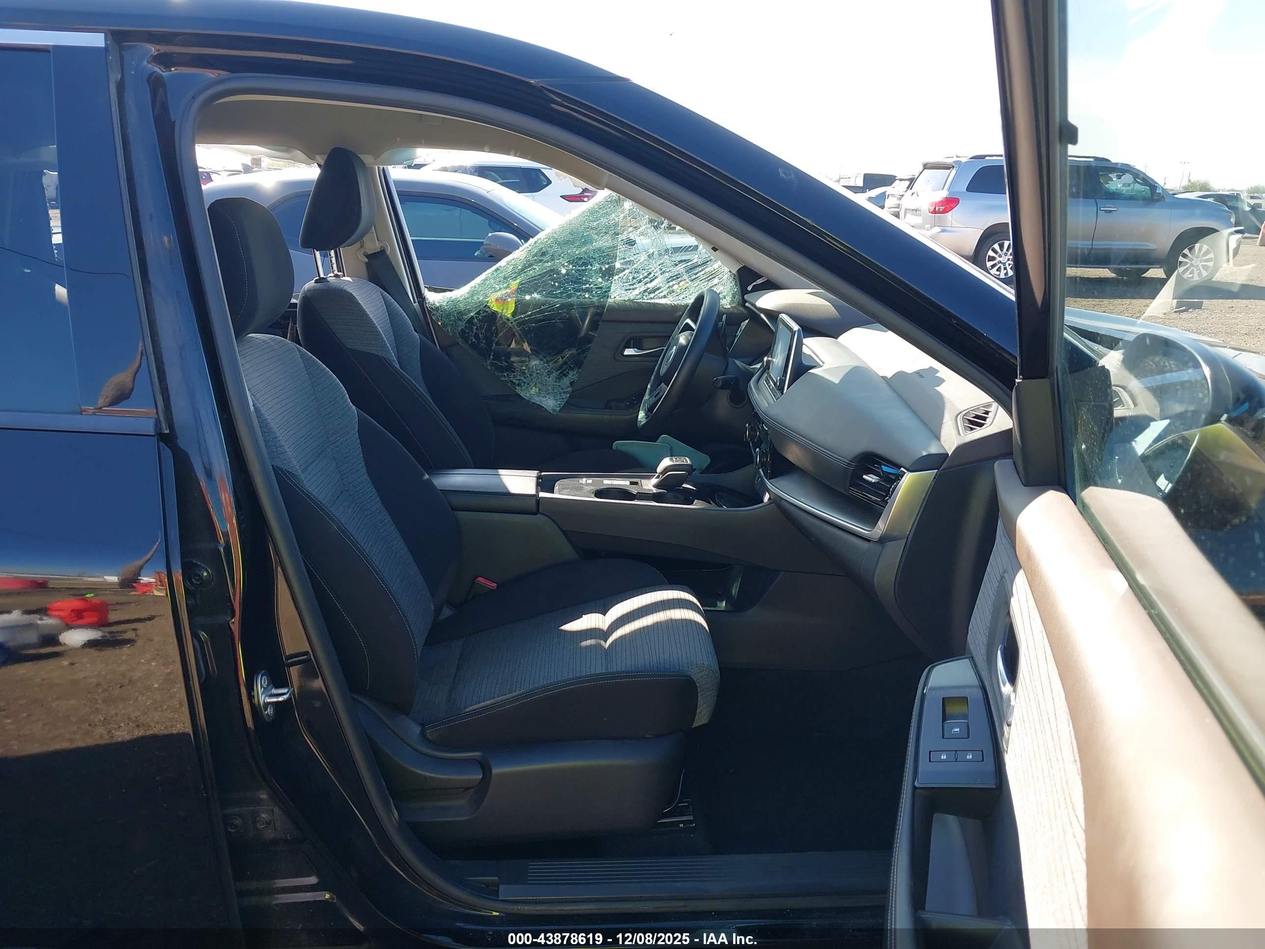 NISSAN ROGUE image 5