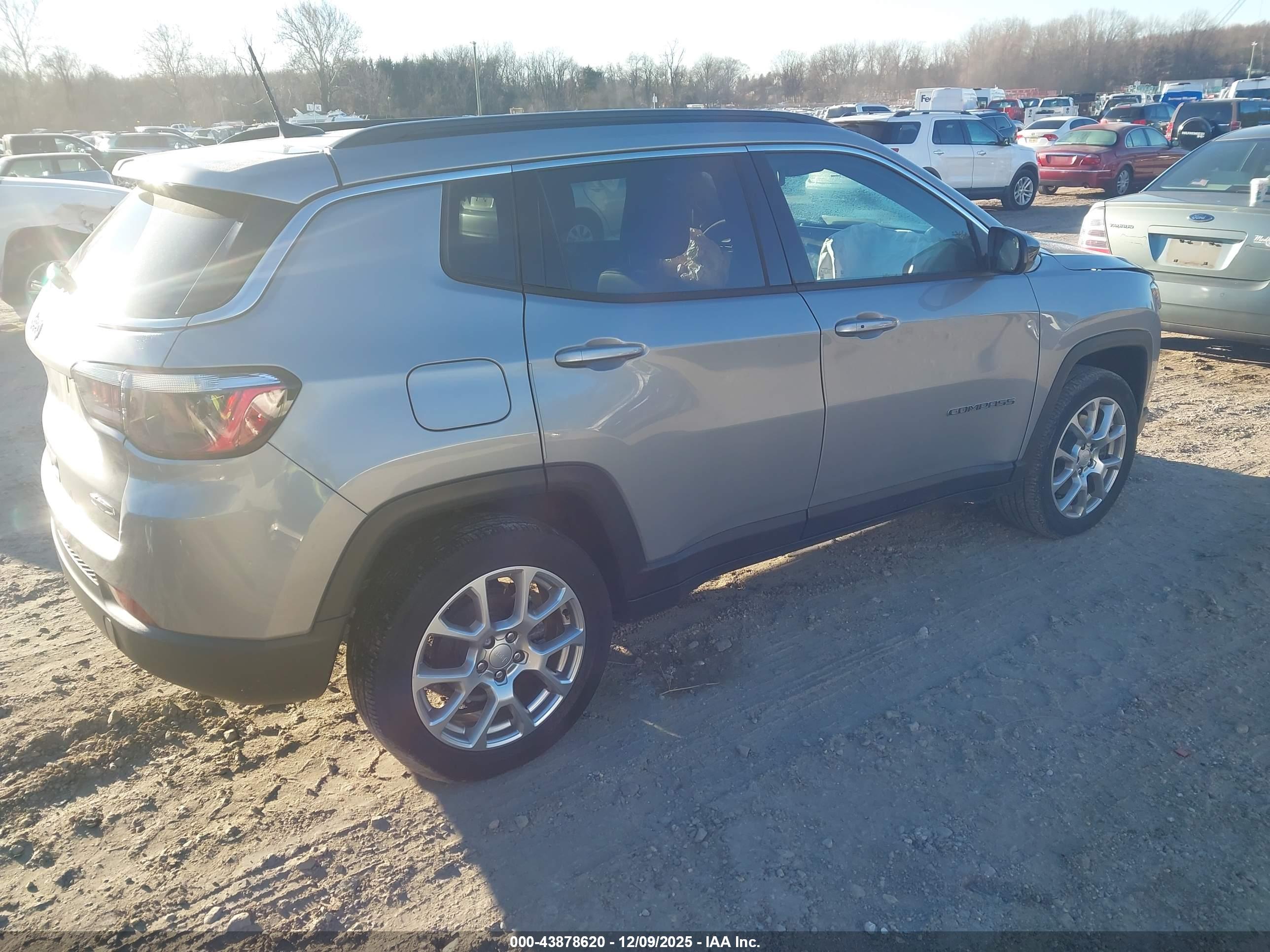 JEEP COMPASS image 4