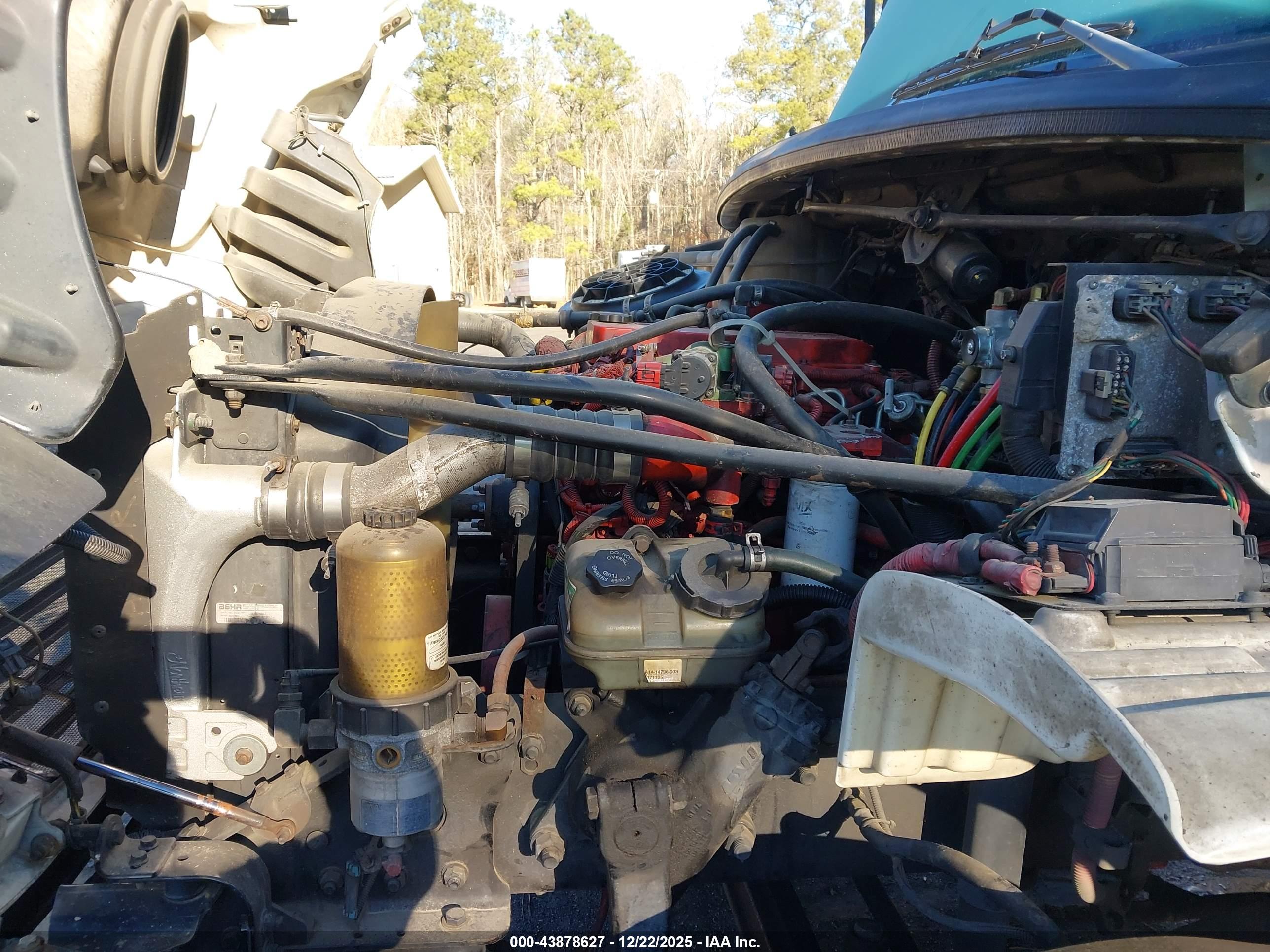 FREIGHTLINER M2 image 10