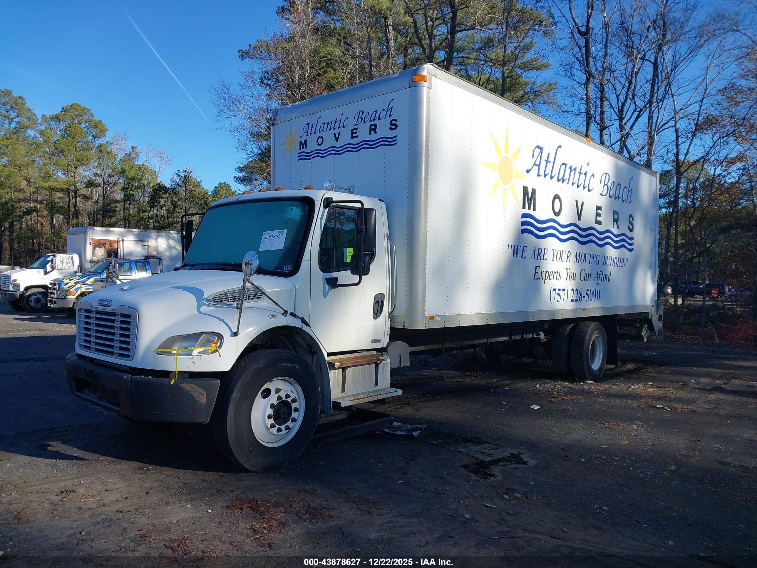 FREIGHTLINER M2 image 2