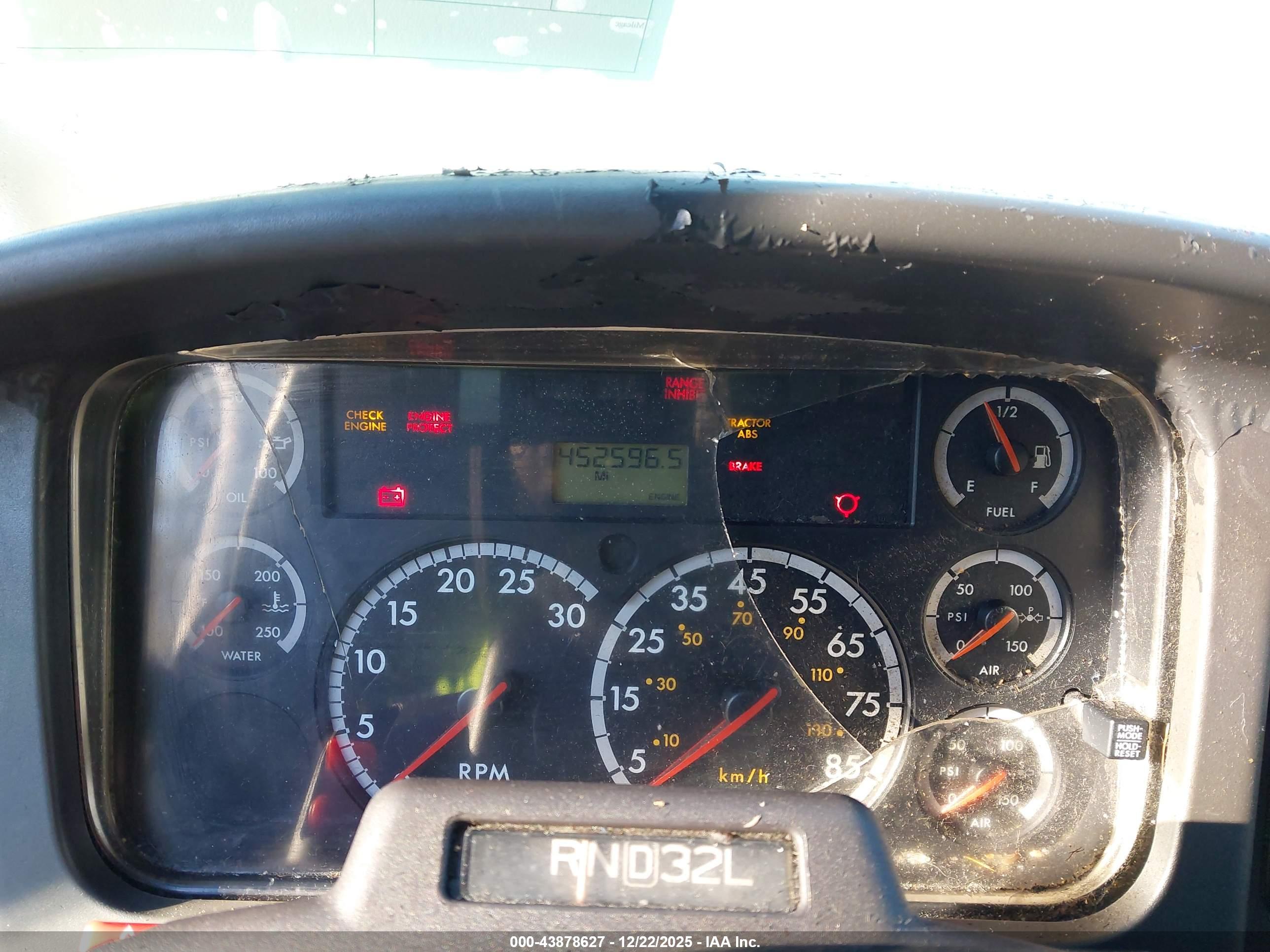 FREIGHTLINER M2 image 6