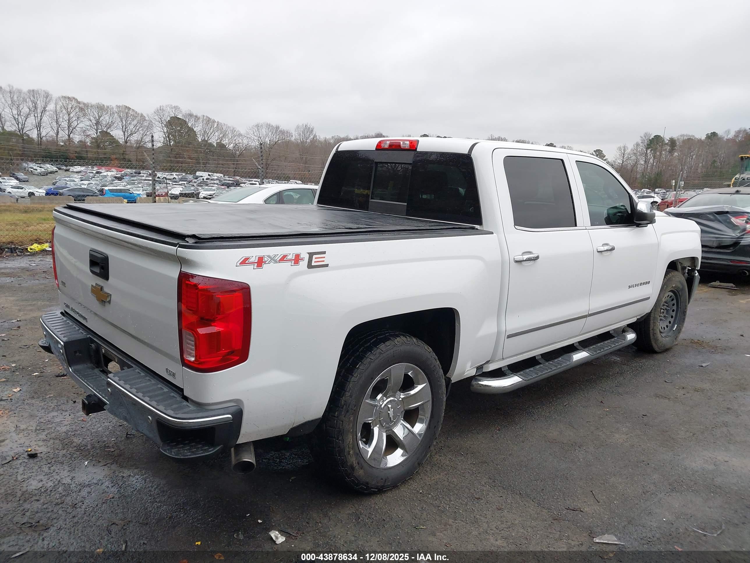 CHEVROLET SILVERADO image 4