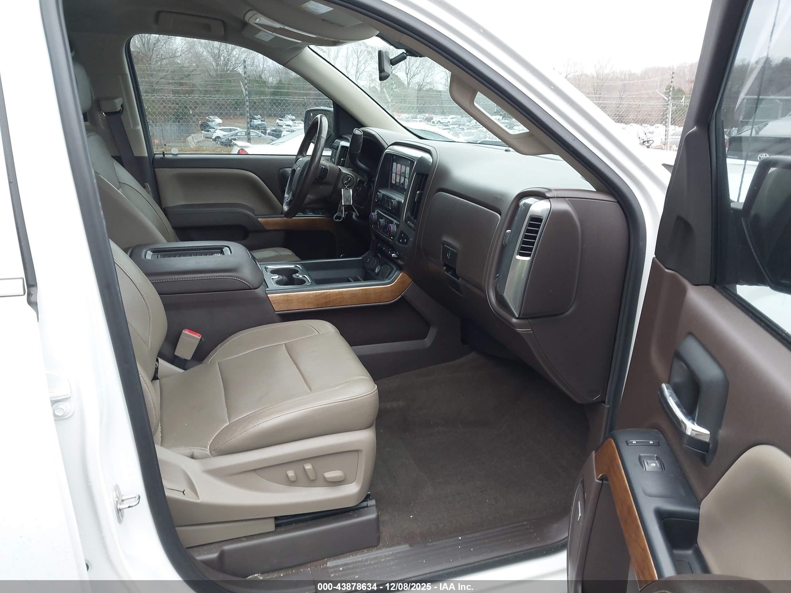 CHEVROLET SILVERADO image 5