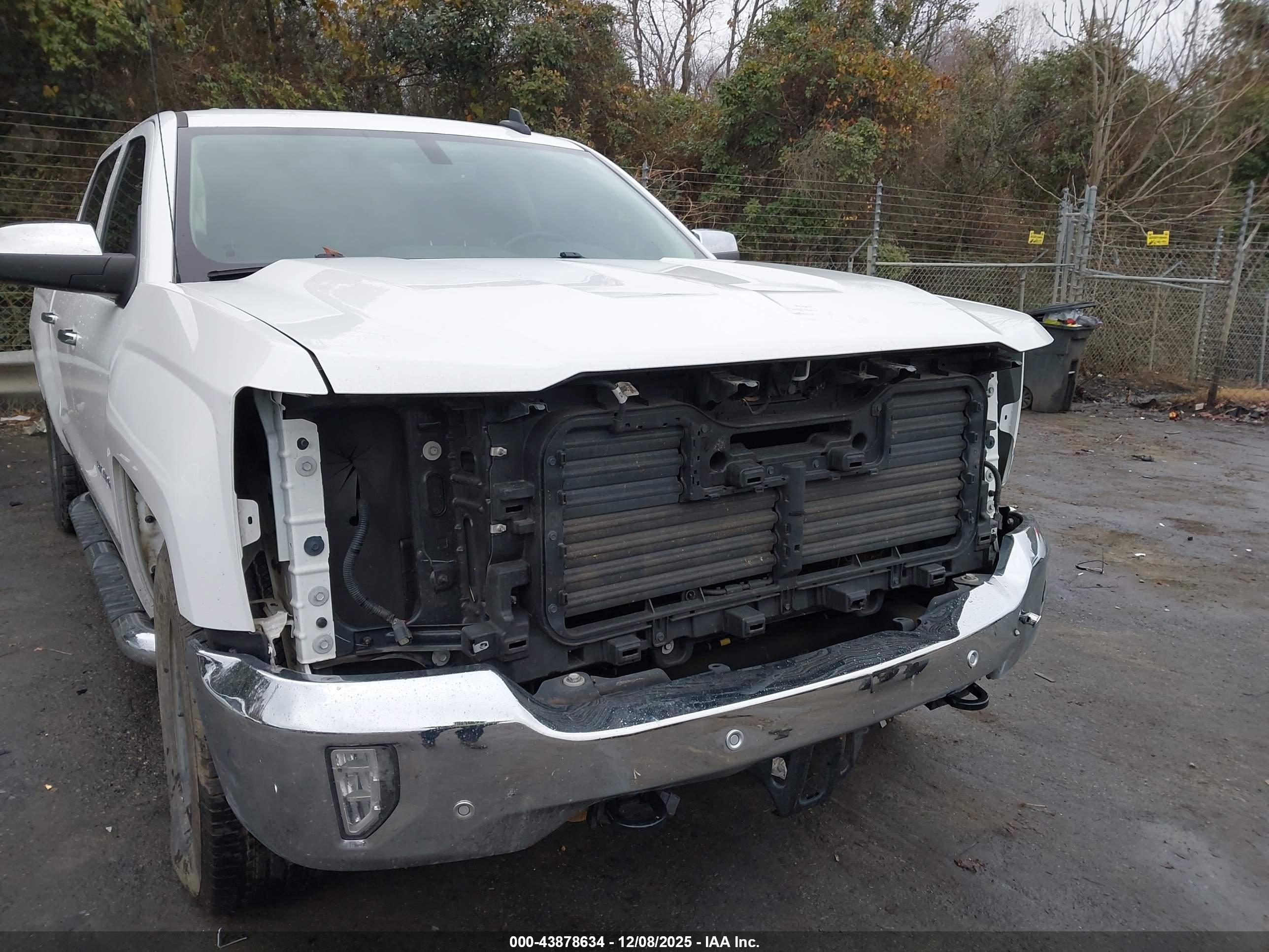 CHEVROLET SILVERADO image 6