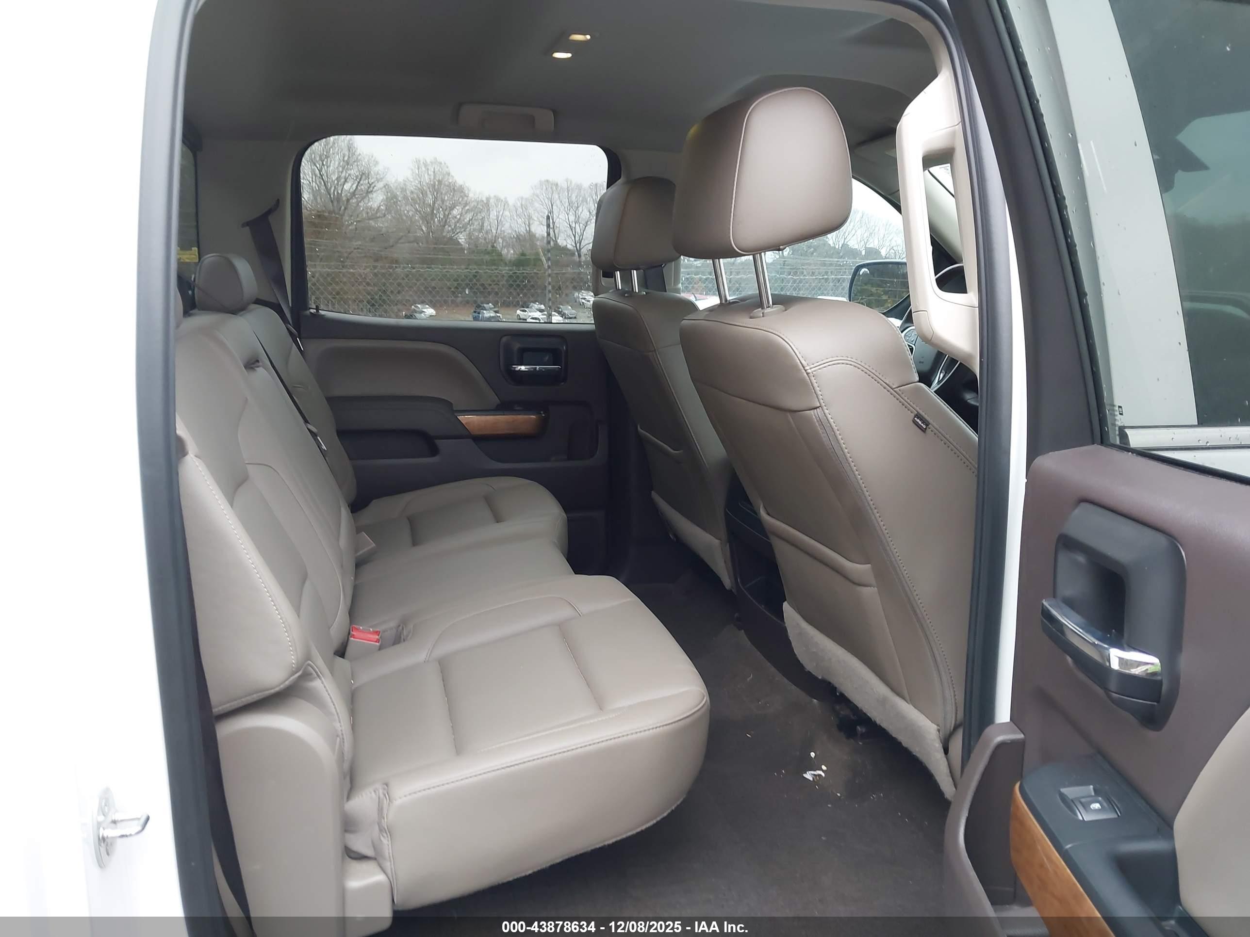 CHEVROLET SILVERADO image 8