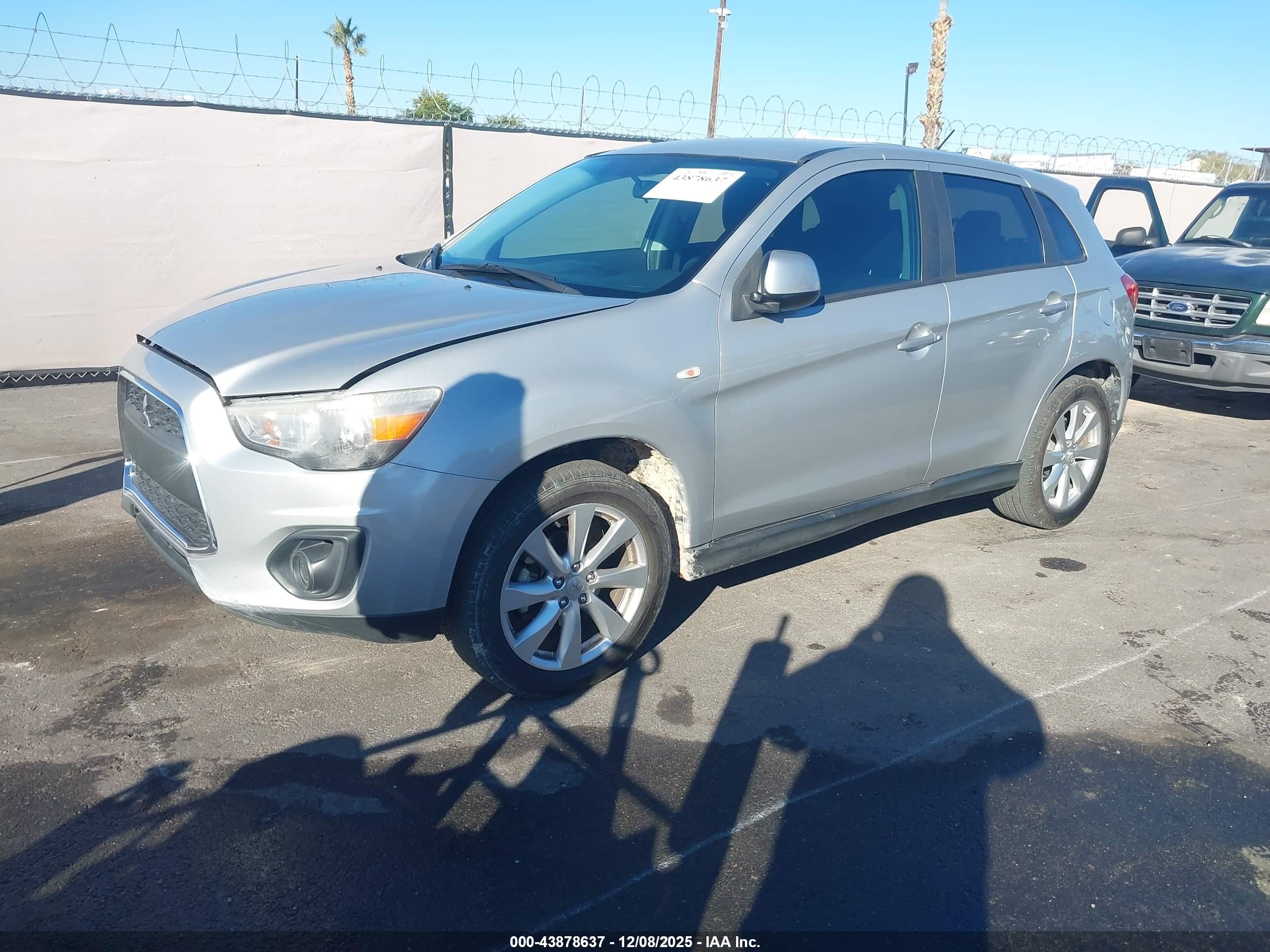 MITSUBISHI OUTLANDER image 2