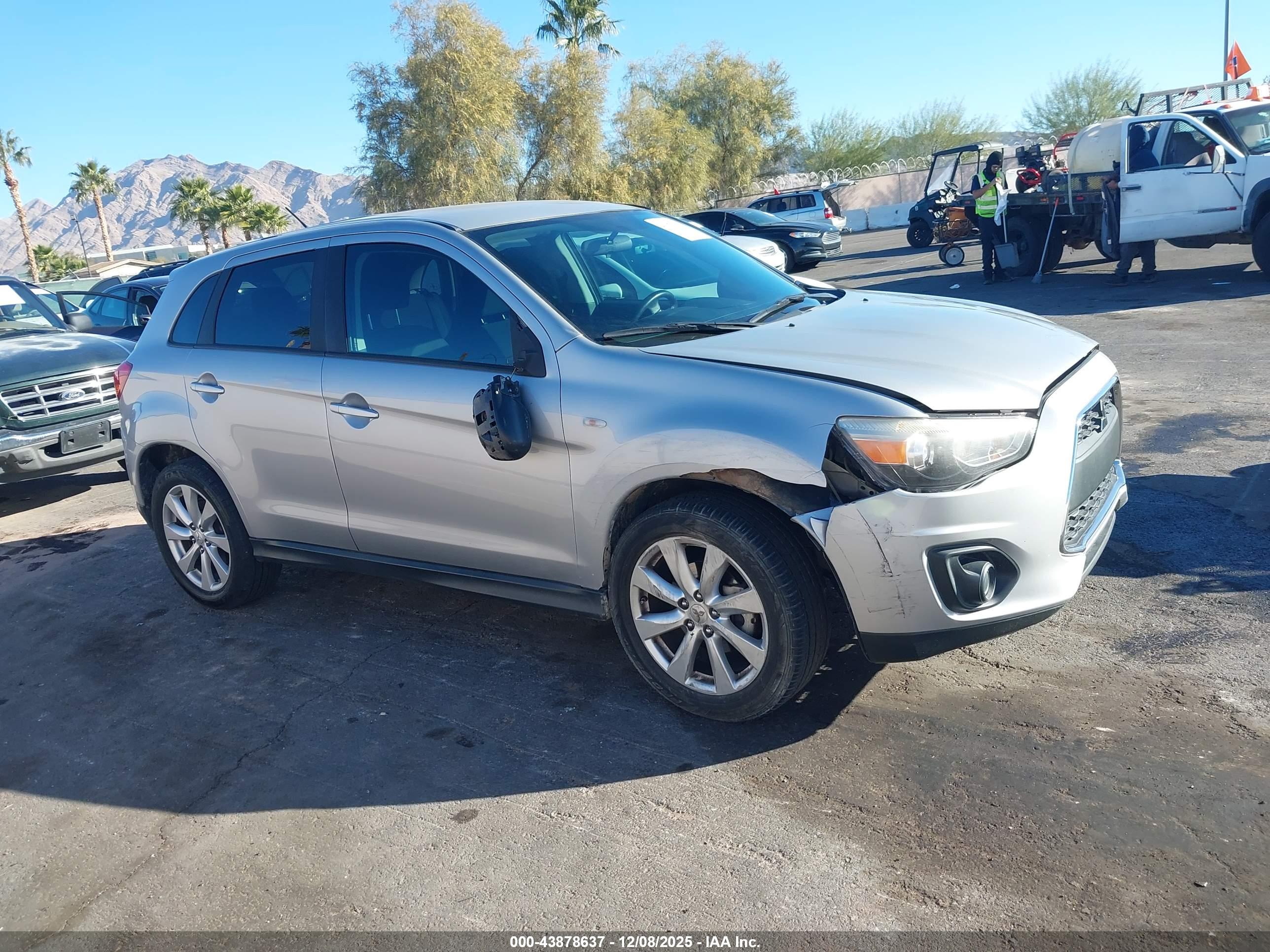 MITSUBISHI OUTLANDER image 6