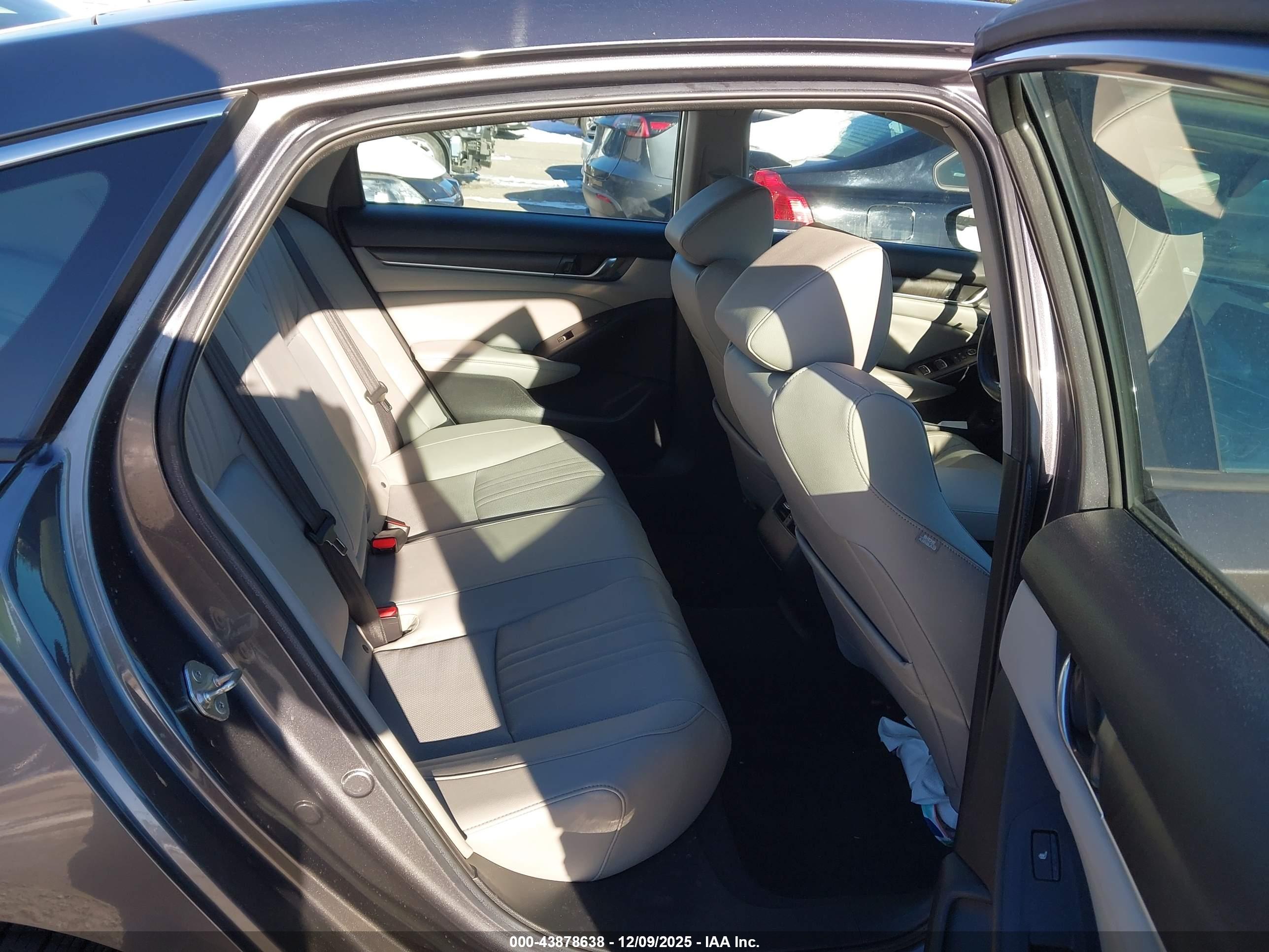 HONDA ACCORD image 8