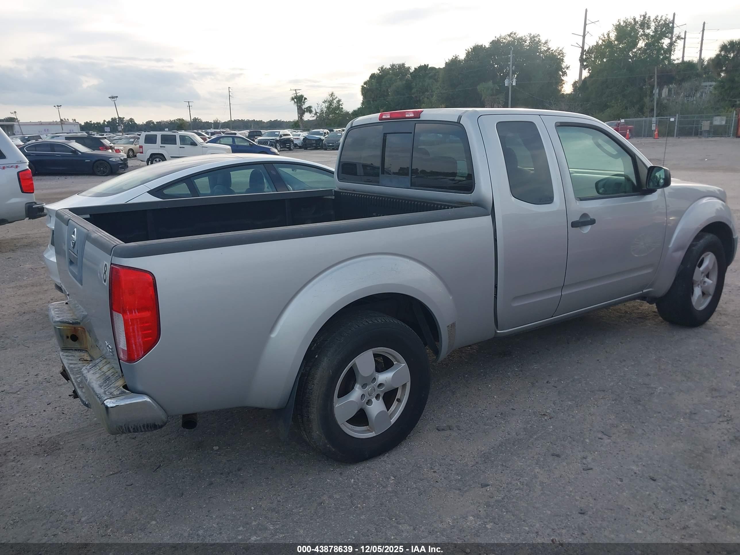 NISSAN FRONTIER image 4