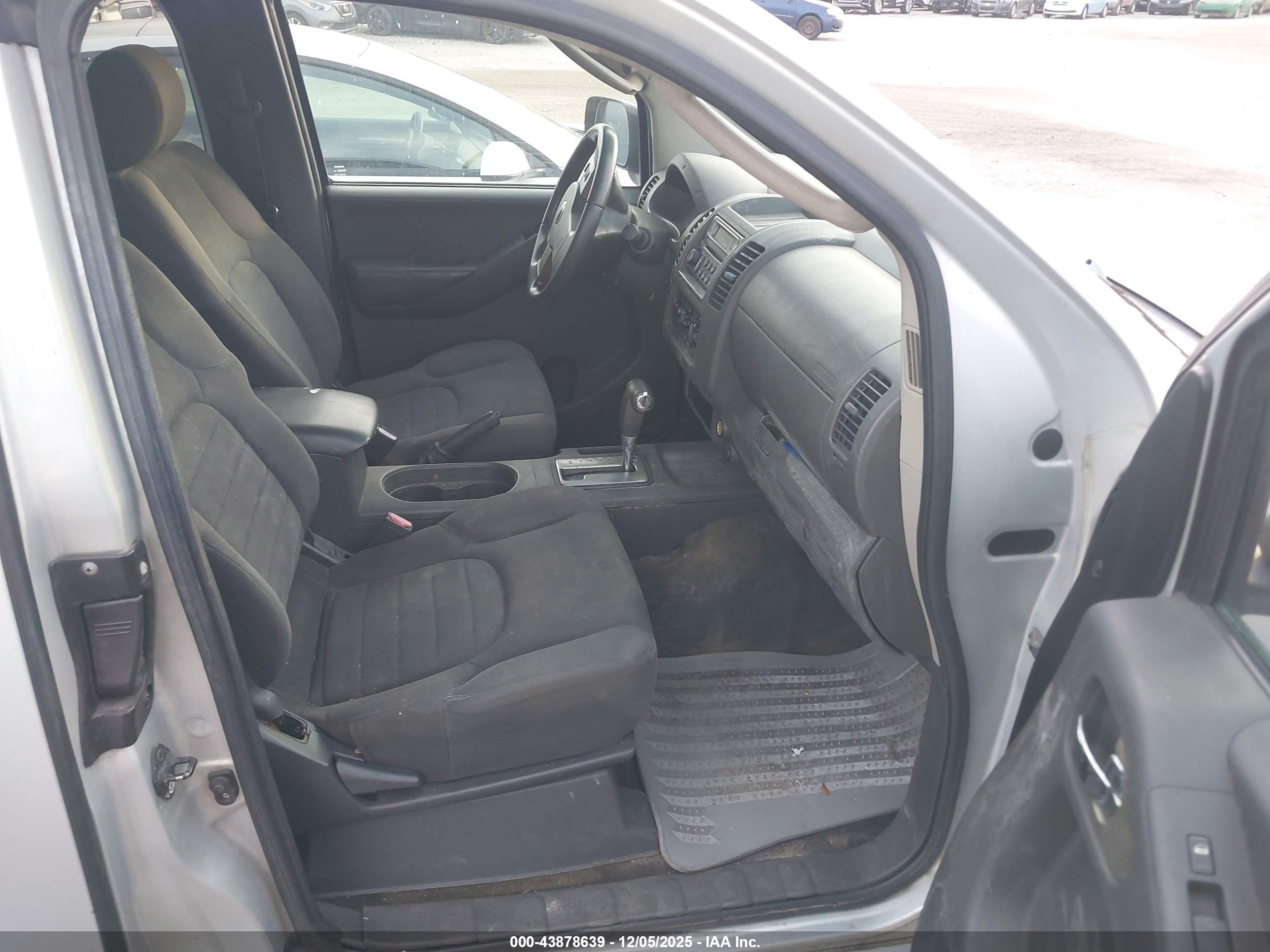 NISSAN FRONTIER image 5