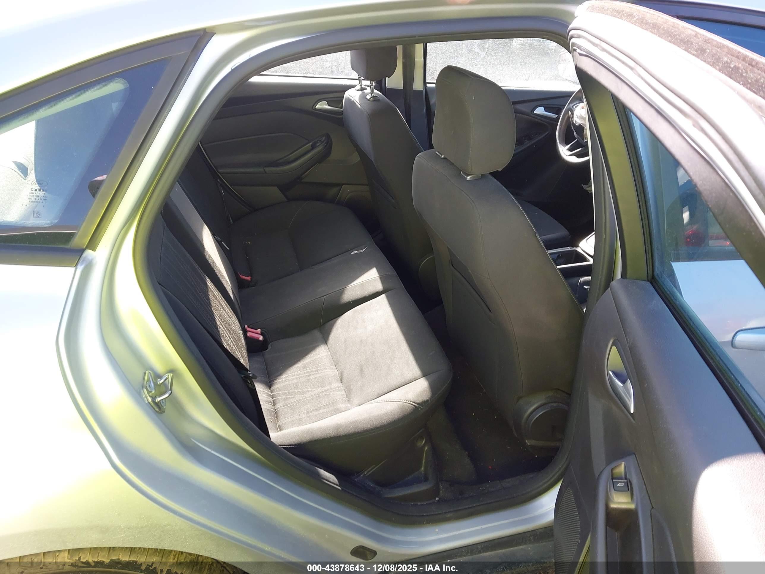 FORD FOCUS image 8
