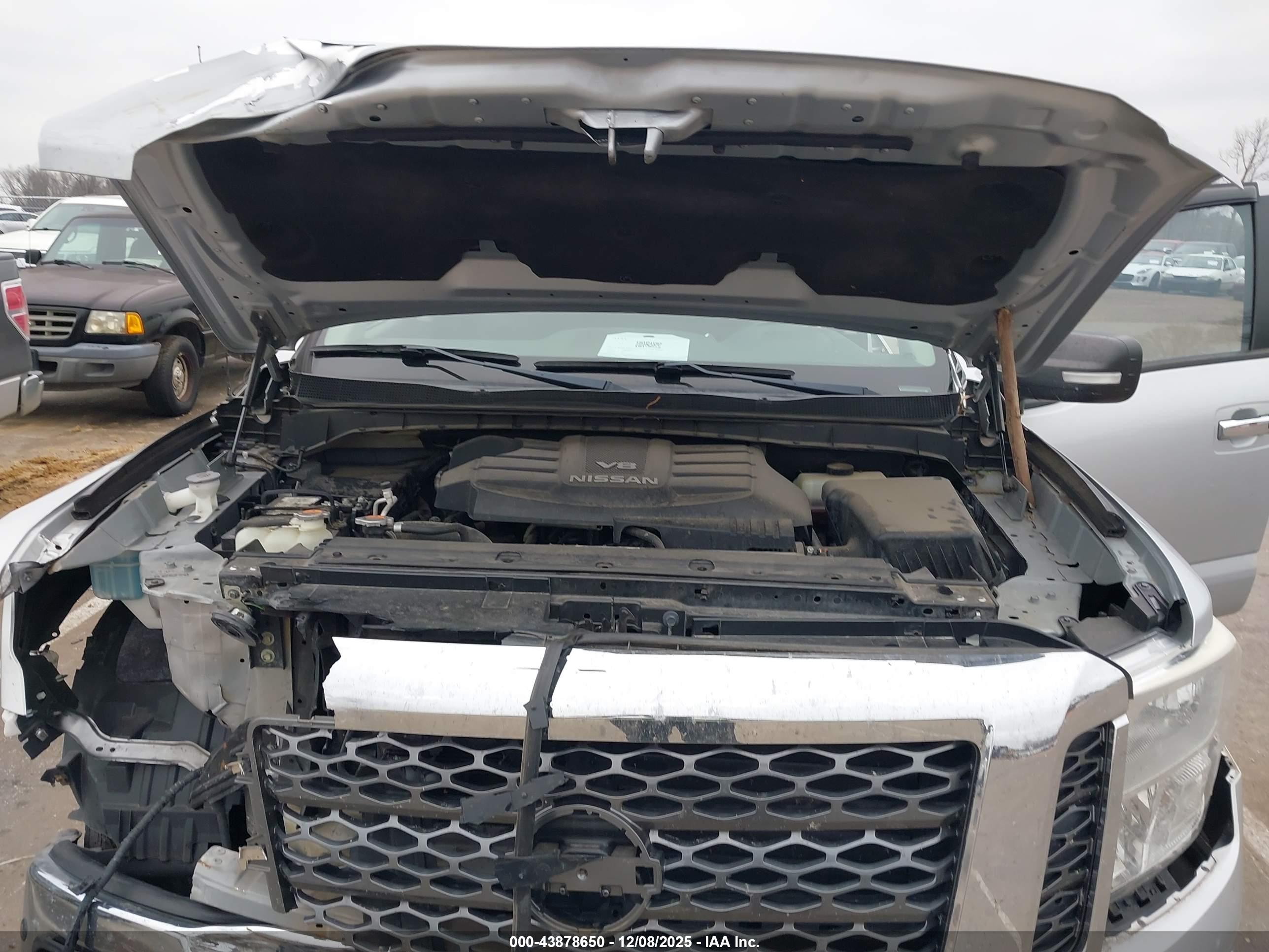 NISSAN TITAN image 10
