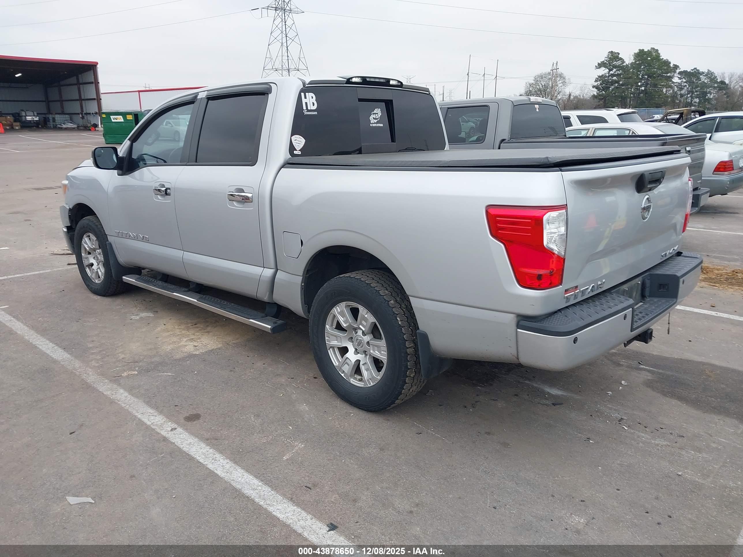 NISSAN TITAN image 3