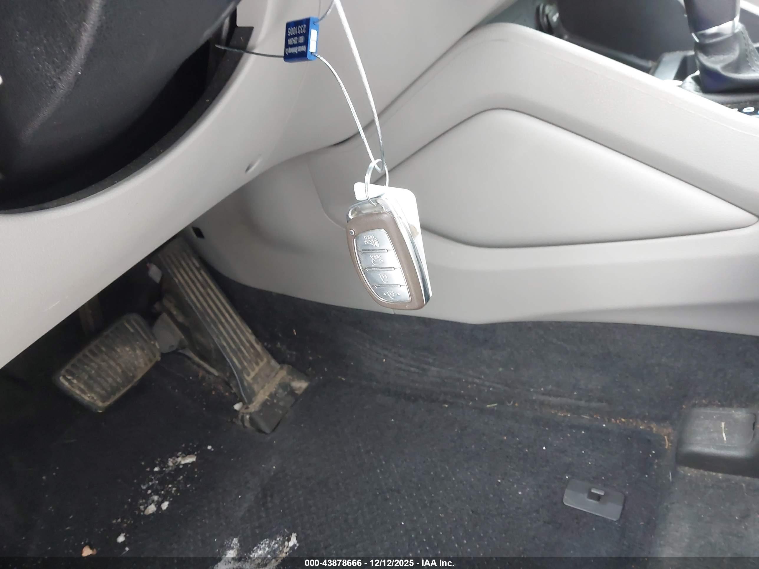 HYUNDAI TUCSON image 11