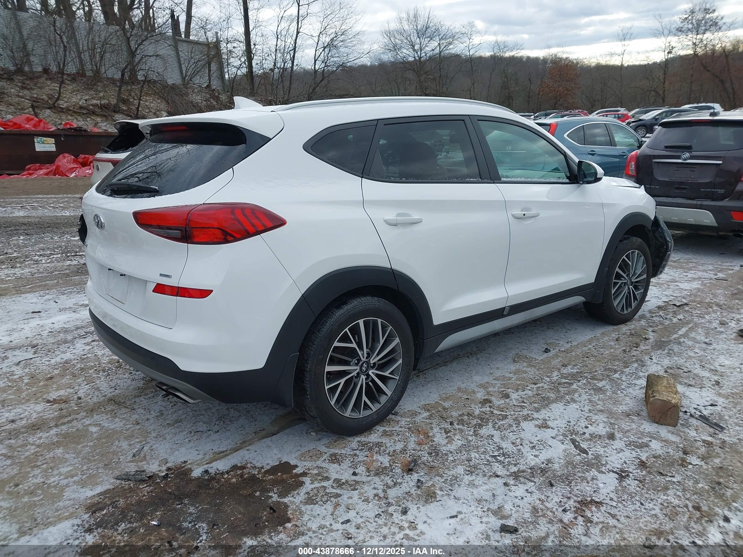 HYUNDAI TUCSON image 4