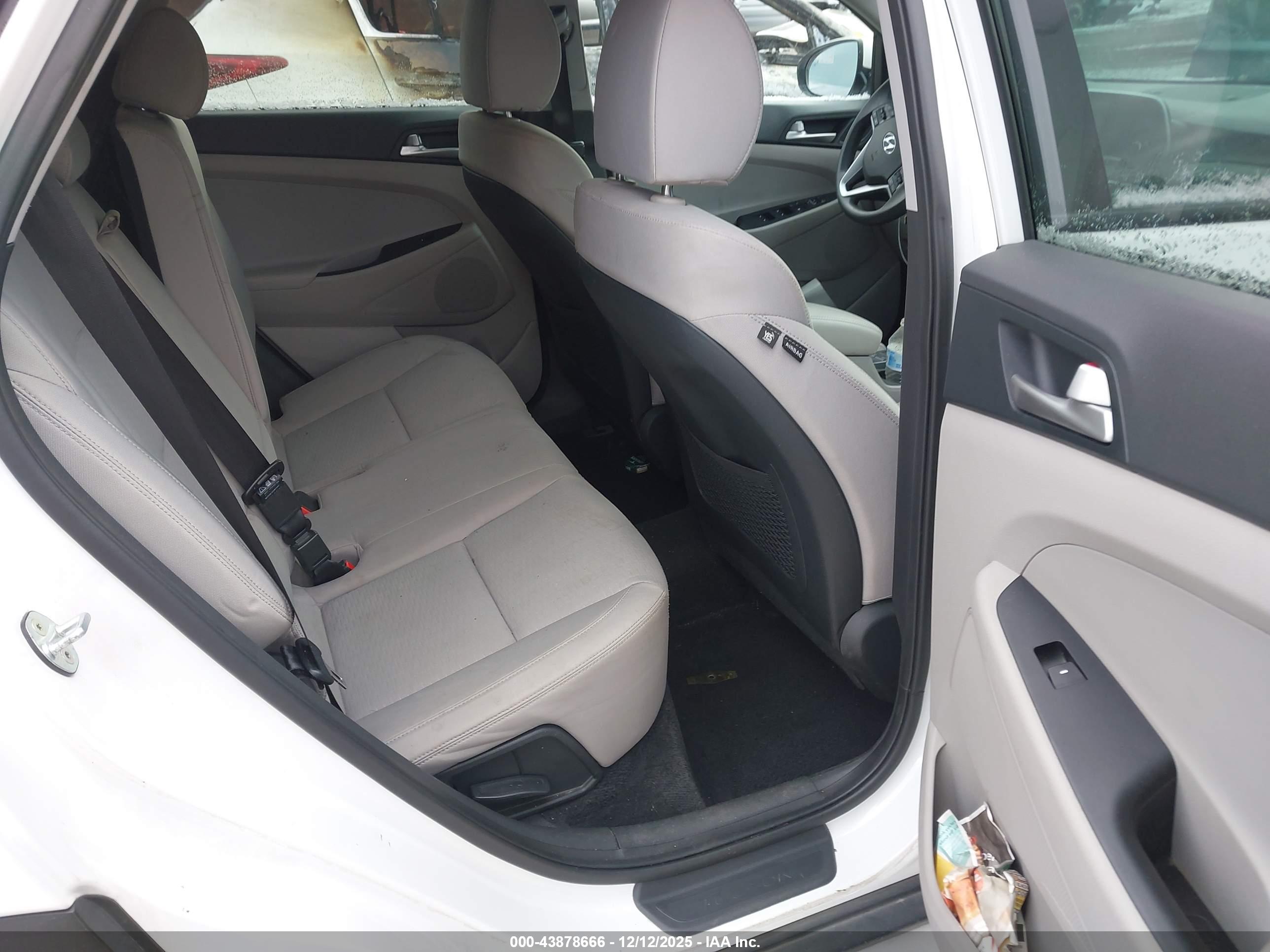 HYUNDAI TUCSON image 8