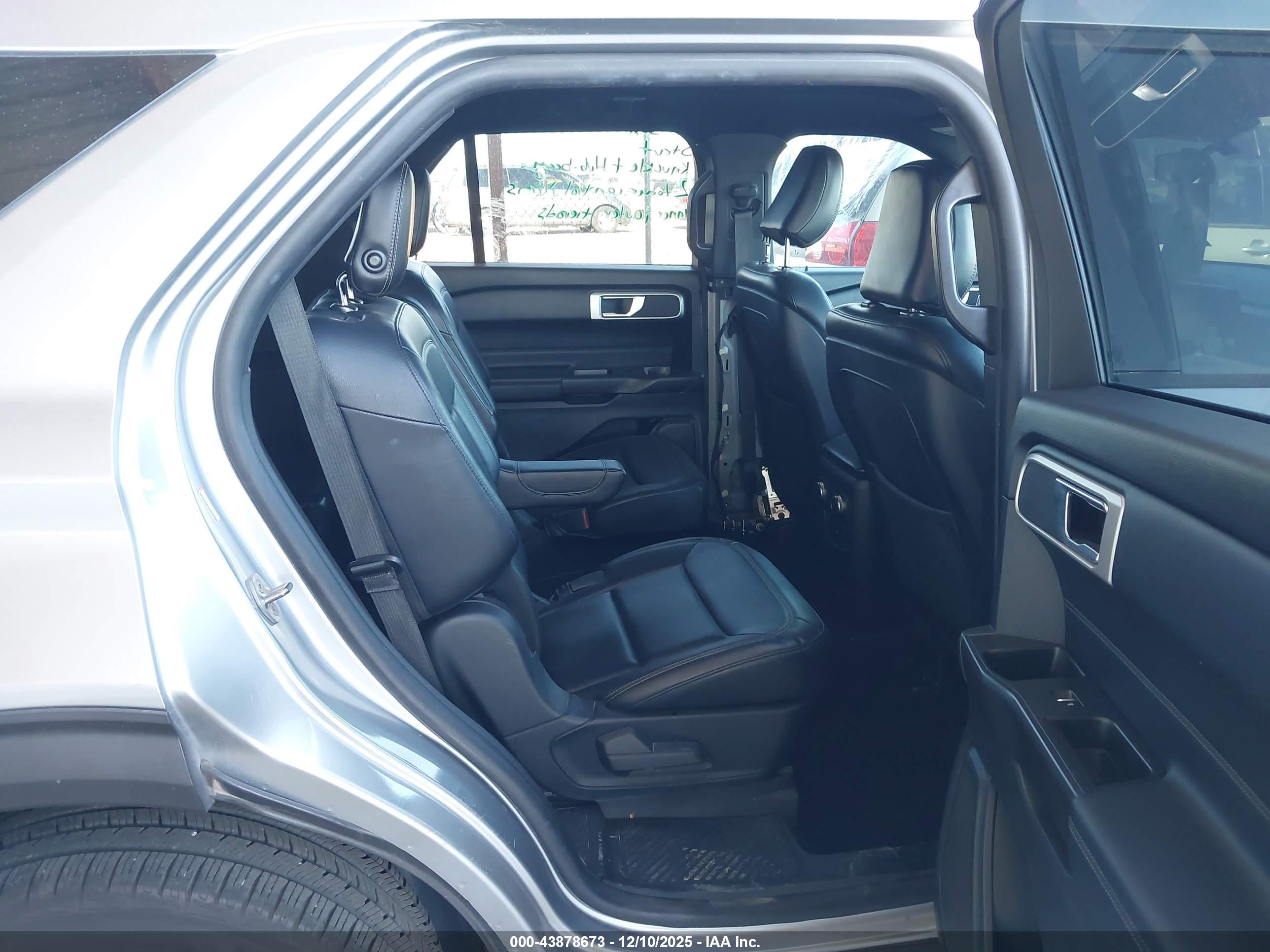 FORD EXPLORER image 8