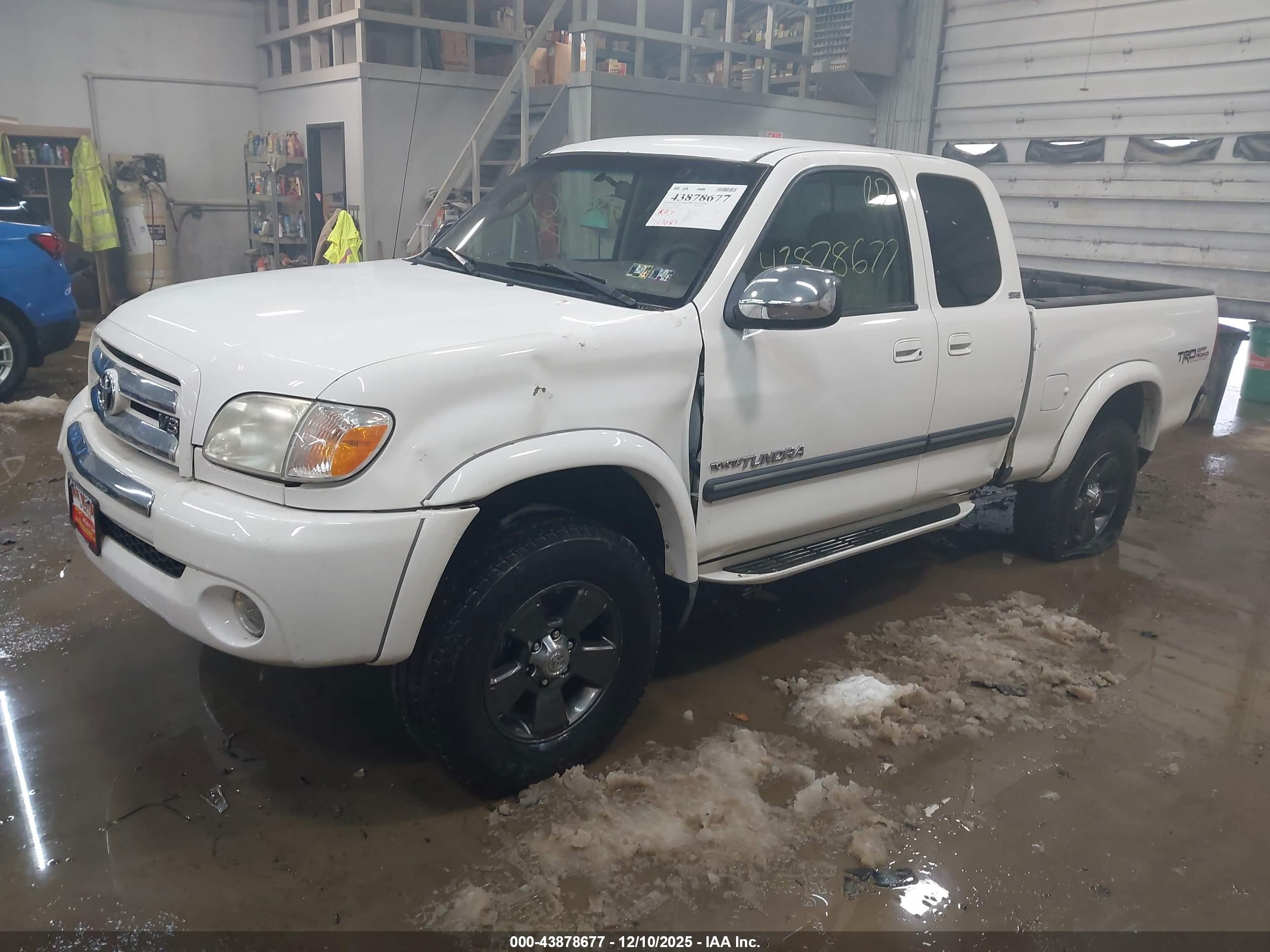 TOYOTA TUNDRA image 2